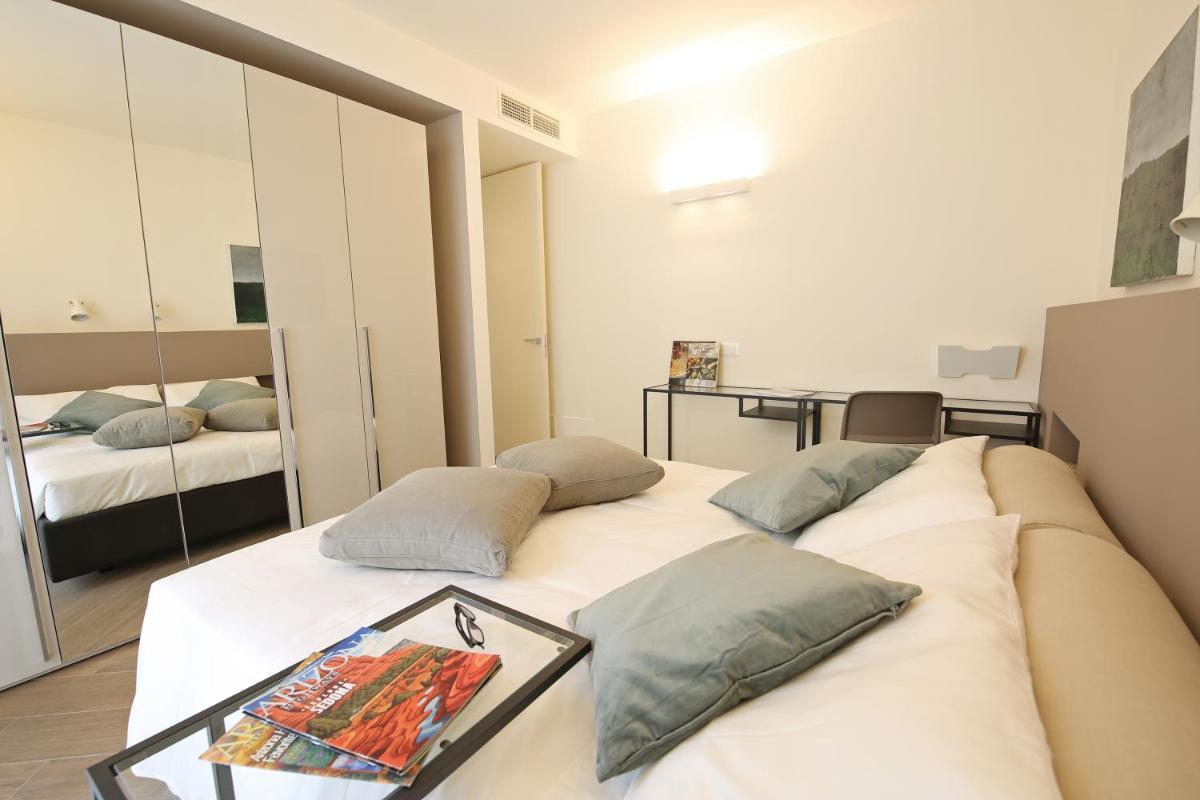 Apartment with Lake View - Photo 9