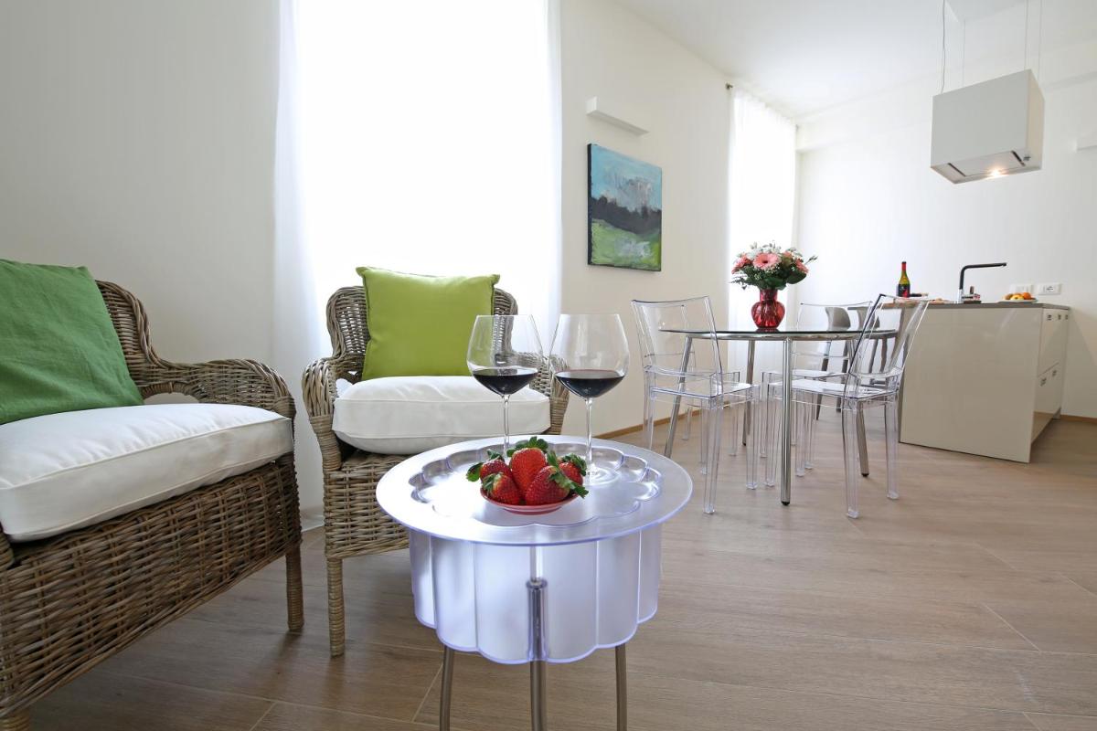 Apartment with Lake View - Photo 6