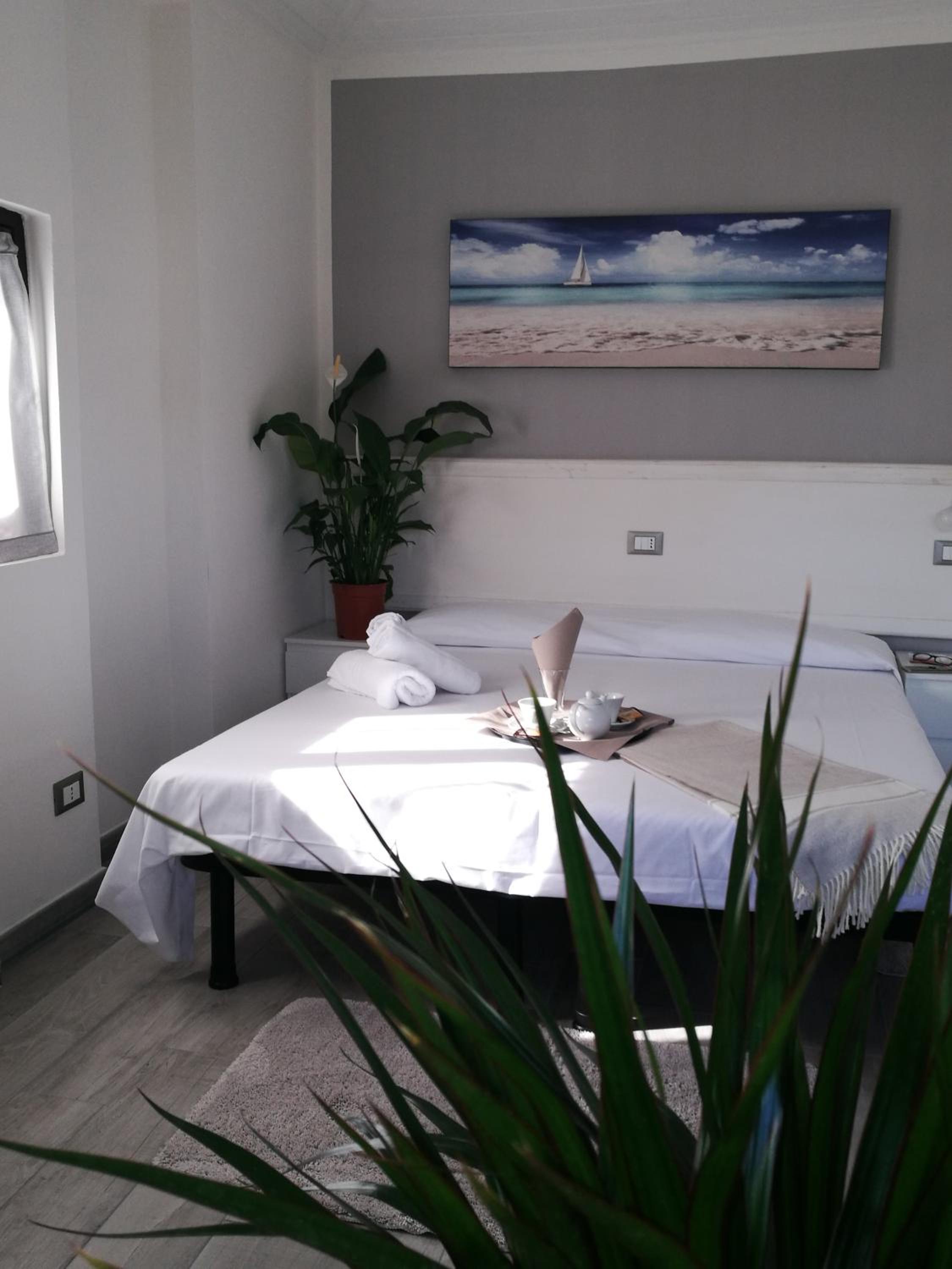 Deluxe Double or Twin Room with Lake View photo 1