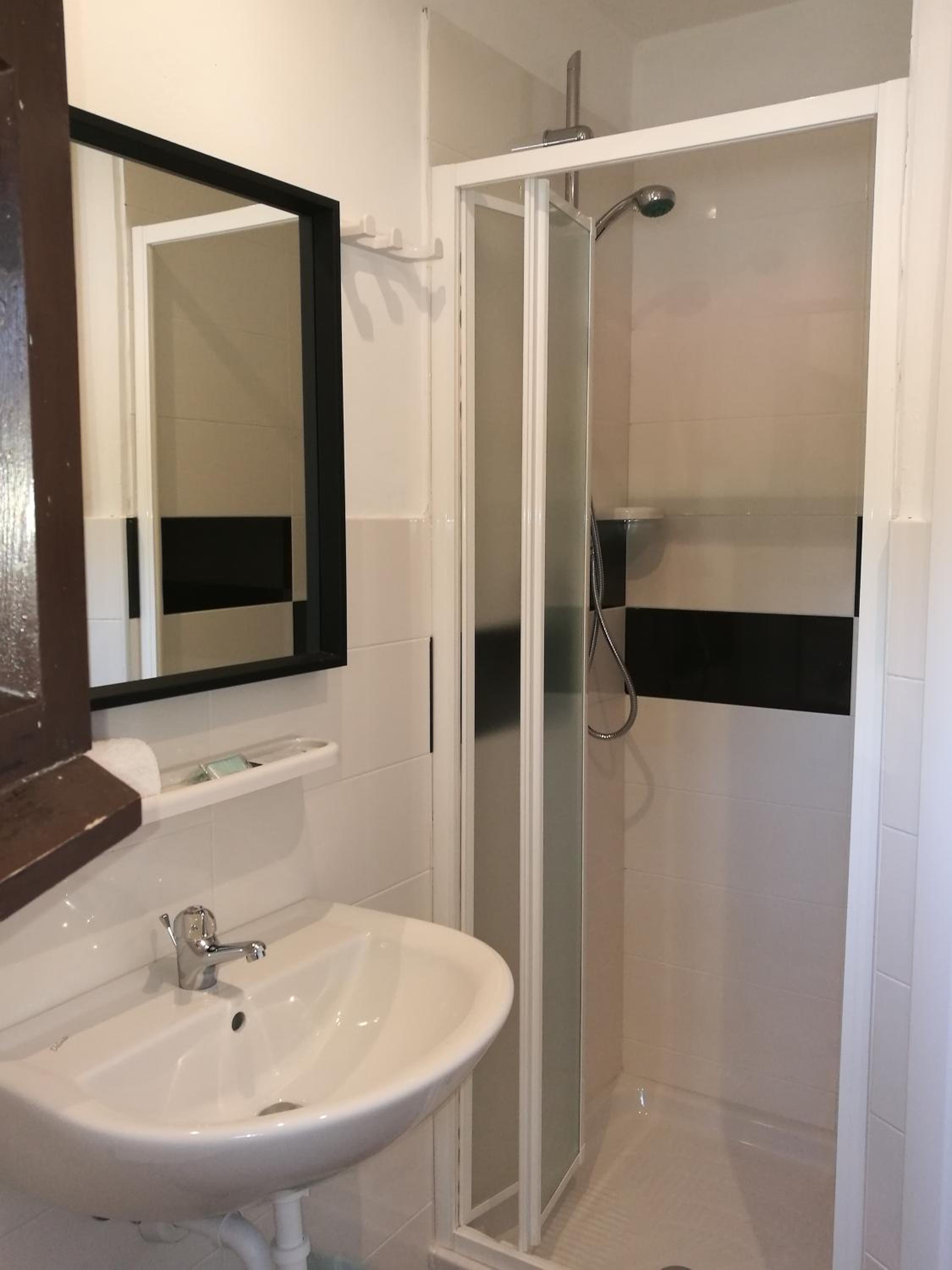 Deluxe Double or Twin Room with Lake View photo 2