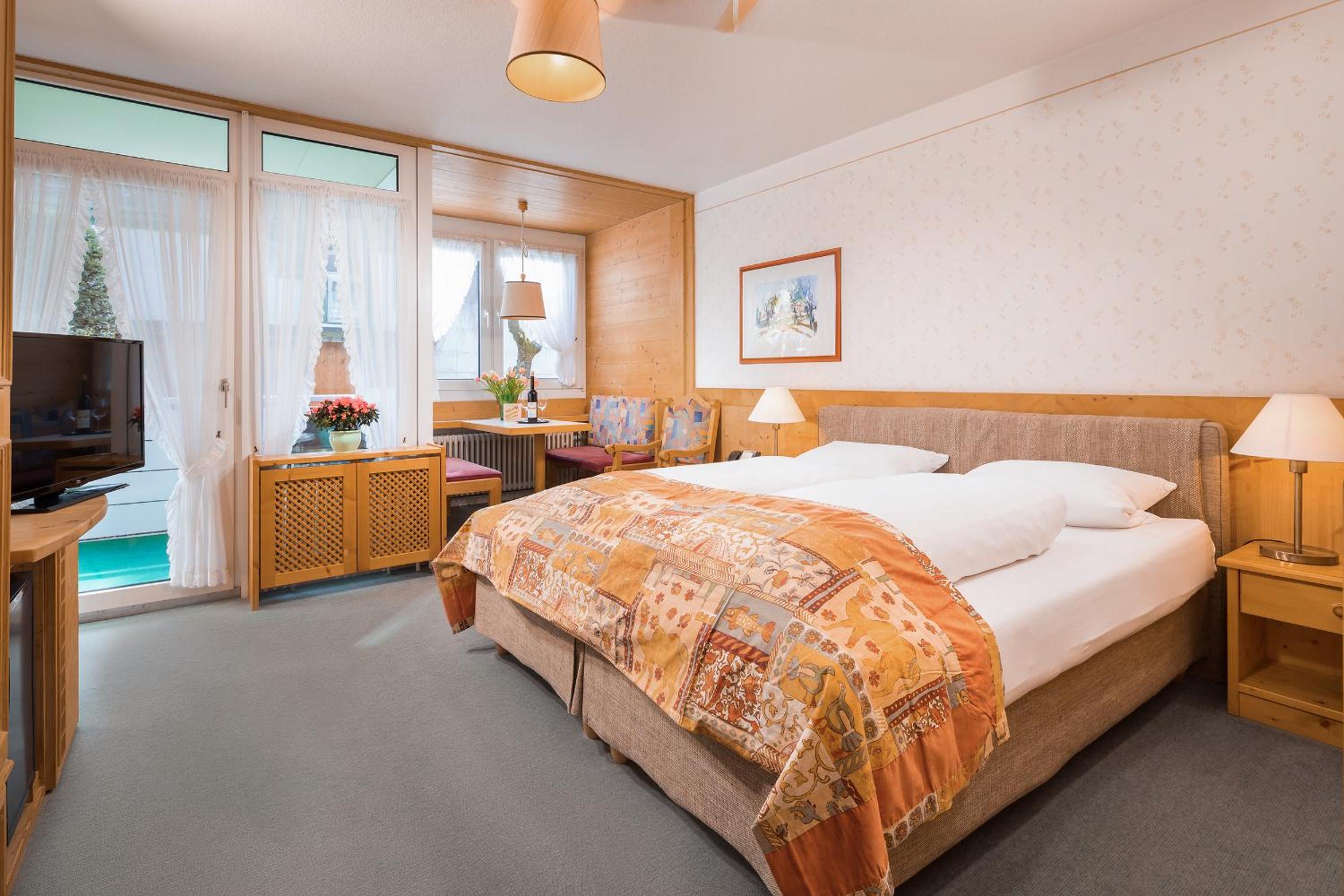 Double Room with Balcony - Photo 4
