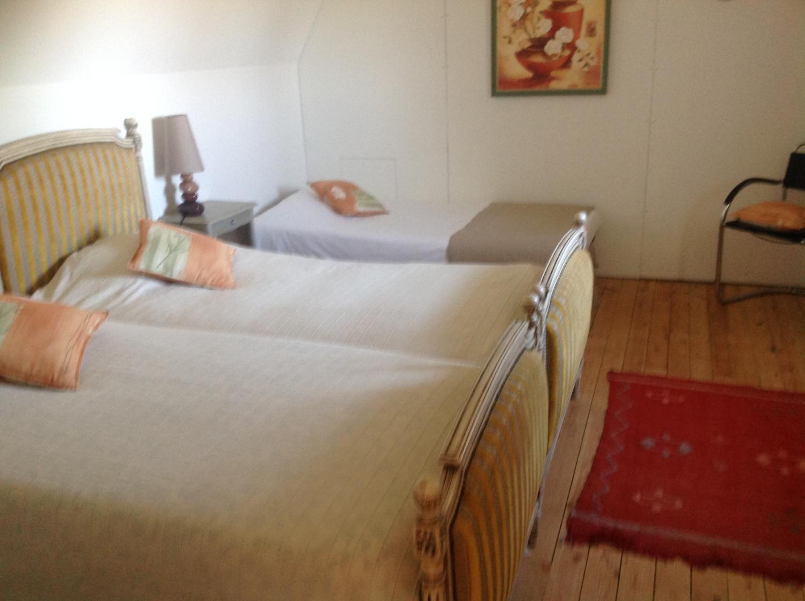 Family Room with Private Bathroom - Photo 2
