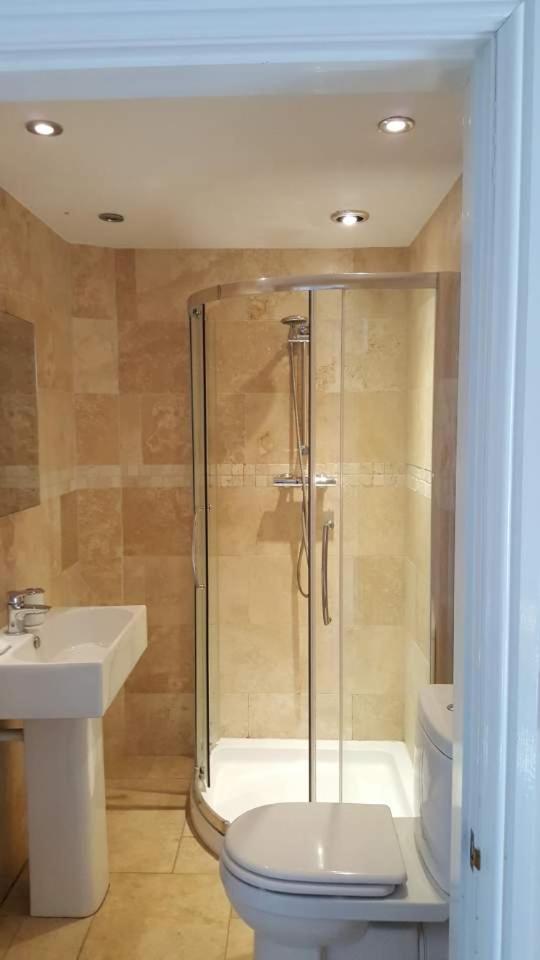 Double Room with Private Bathroom - Photo 6