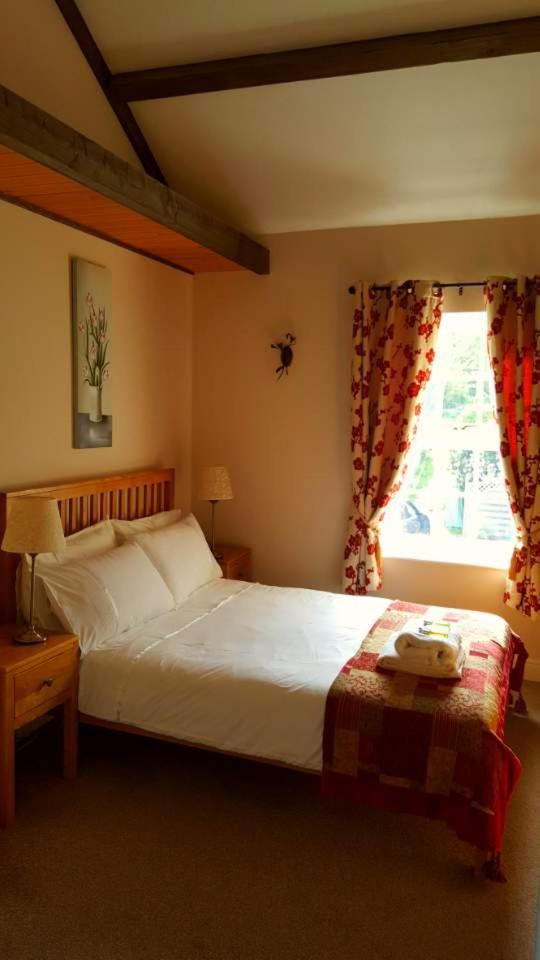 Double Room with Private Bathroom - Photo 2