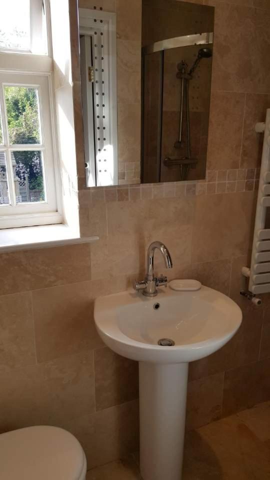 Double Room with Private Bathroom - Photo 4