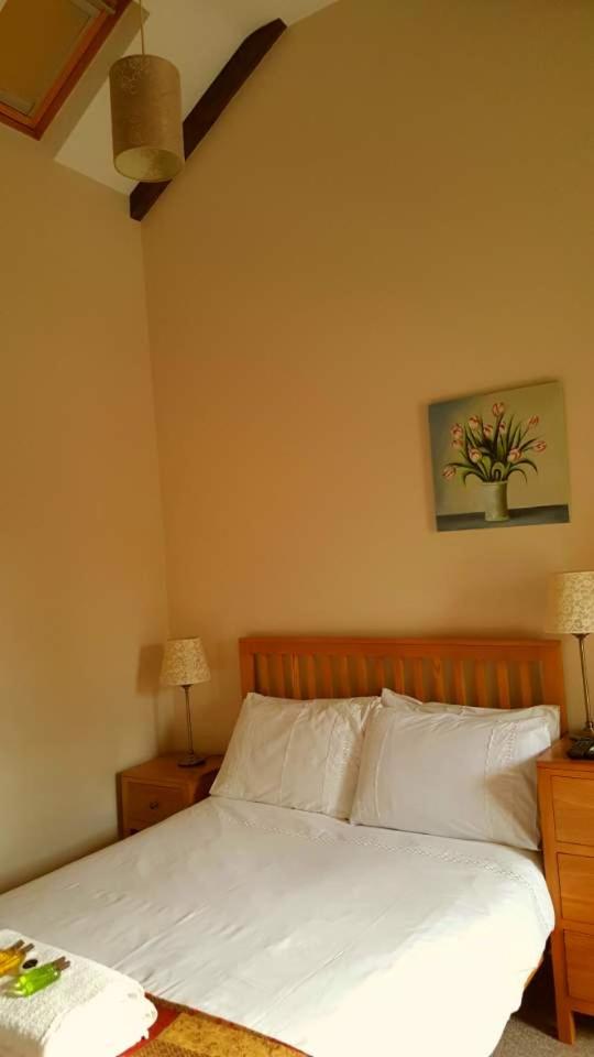 Double Room with Private Bathroom - Photo 9