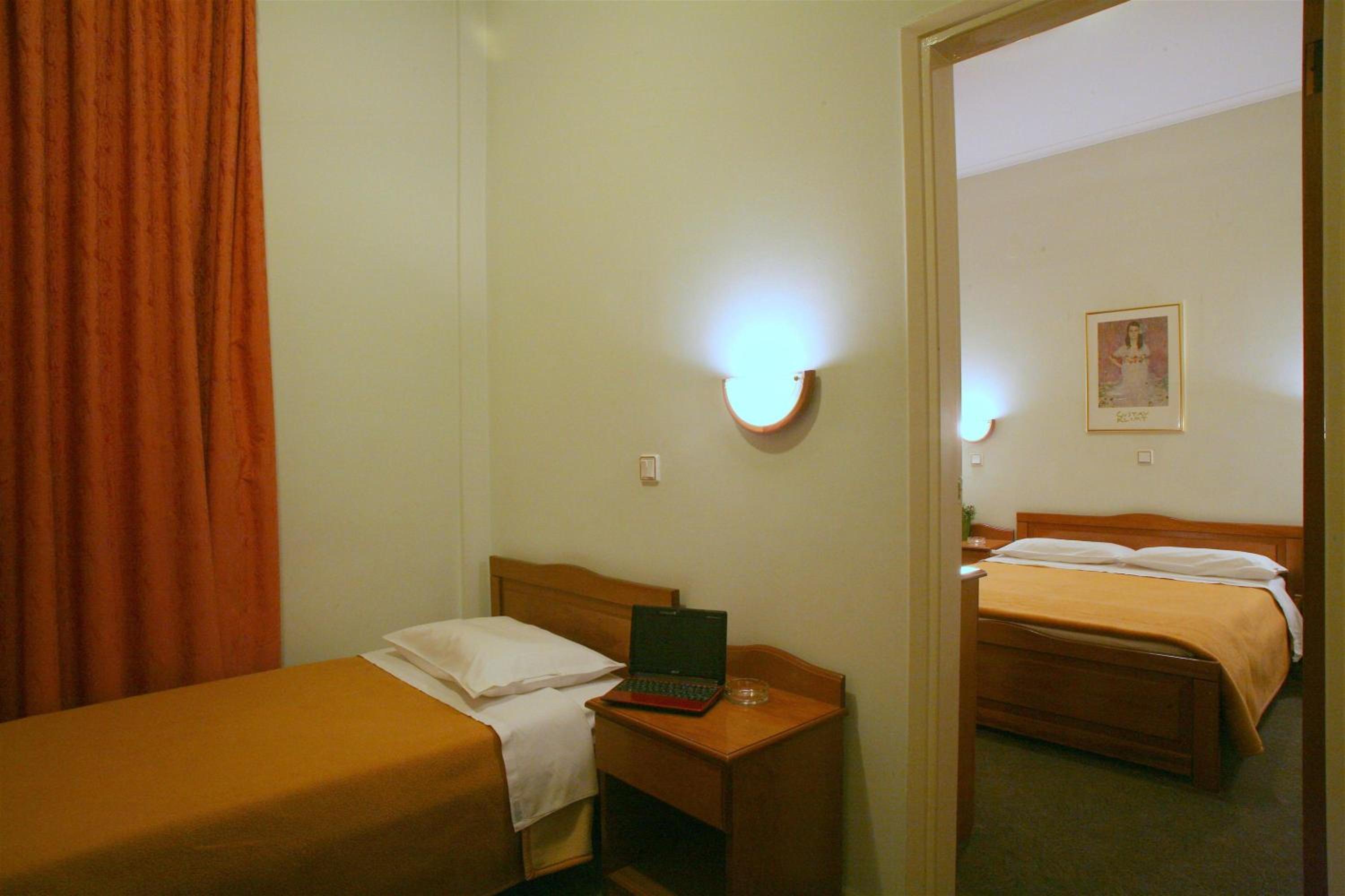 Triple Room - Photo 1