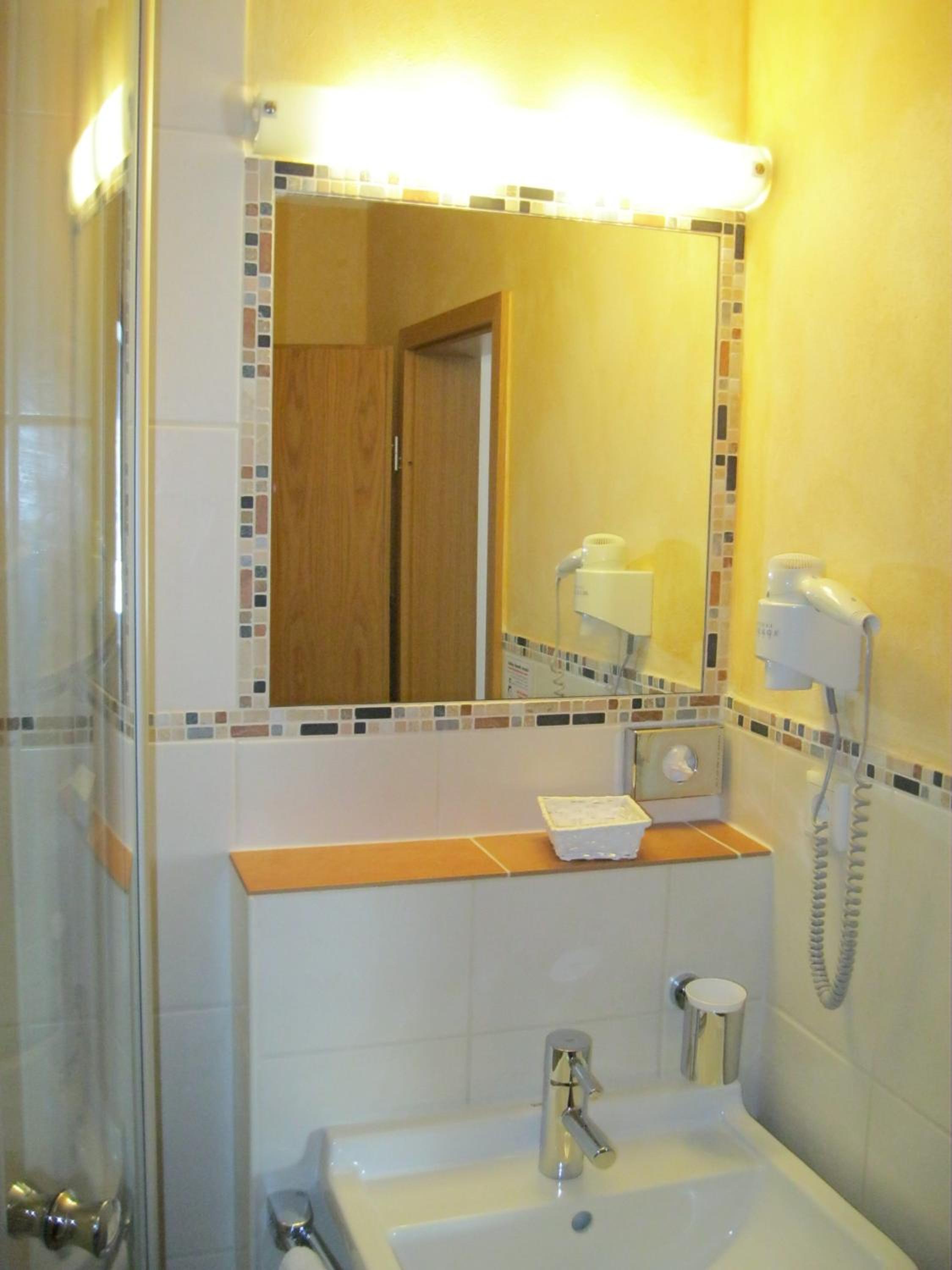 Double Room - Photo 5