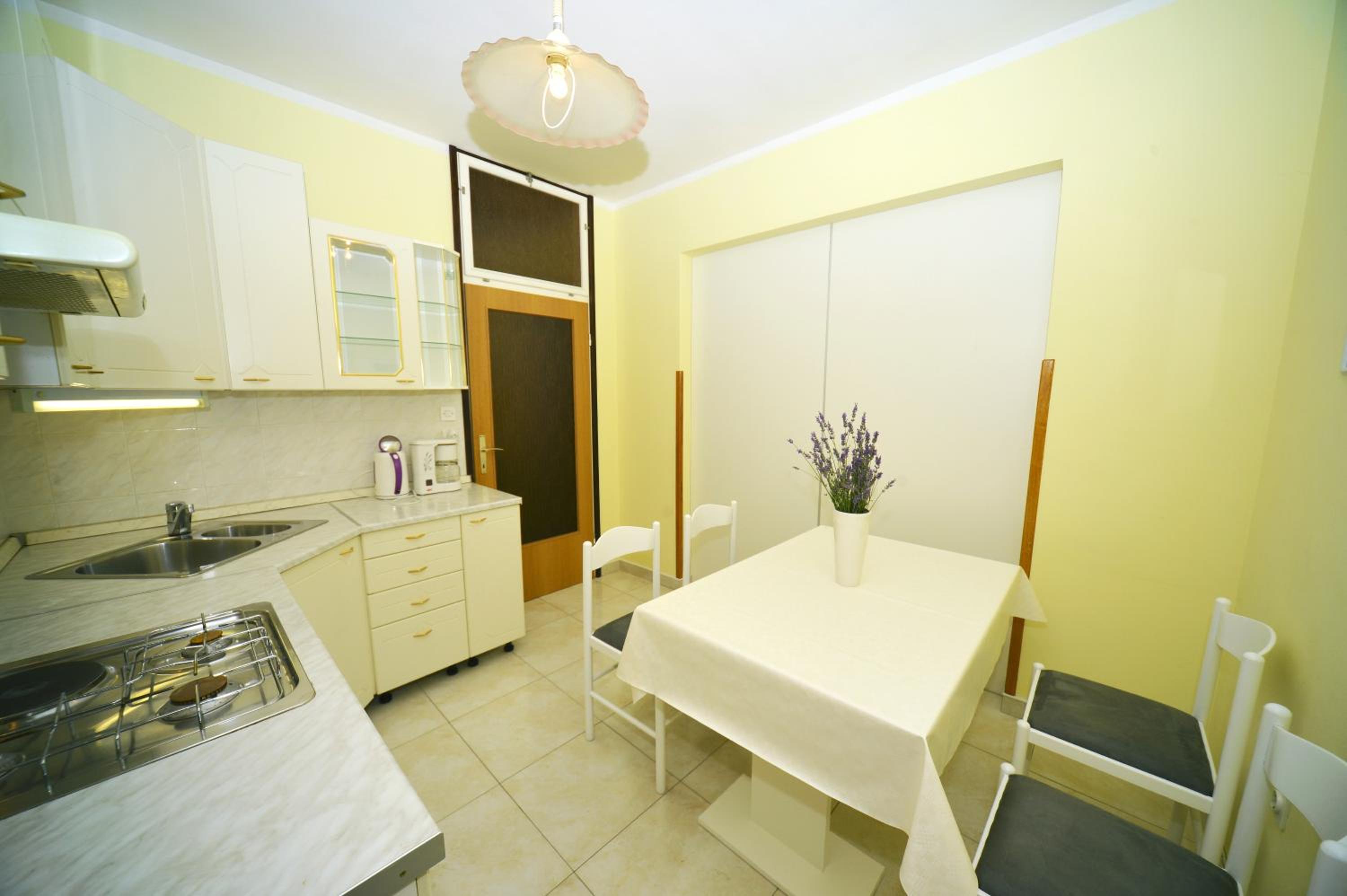 Studio Apartment - Photo 19