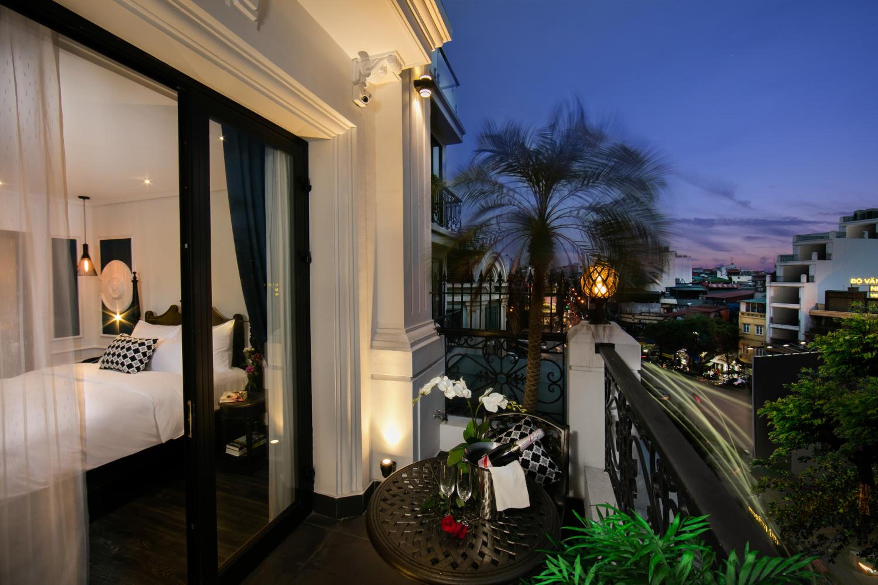 JM Marvel Balcony Room - Photo 7
