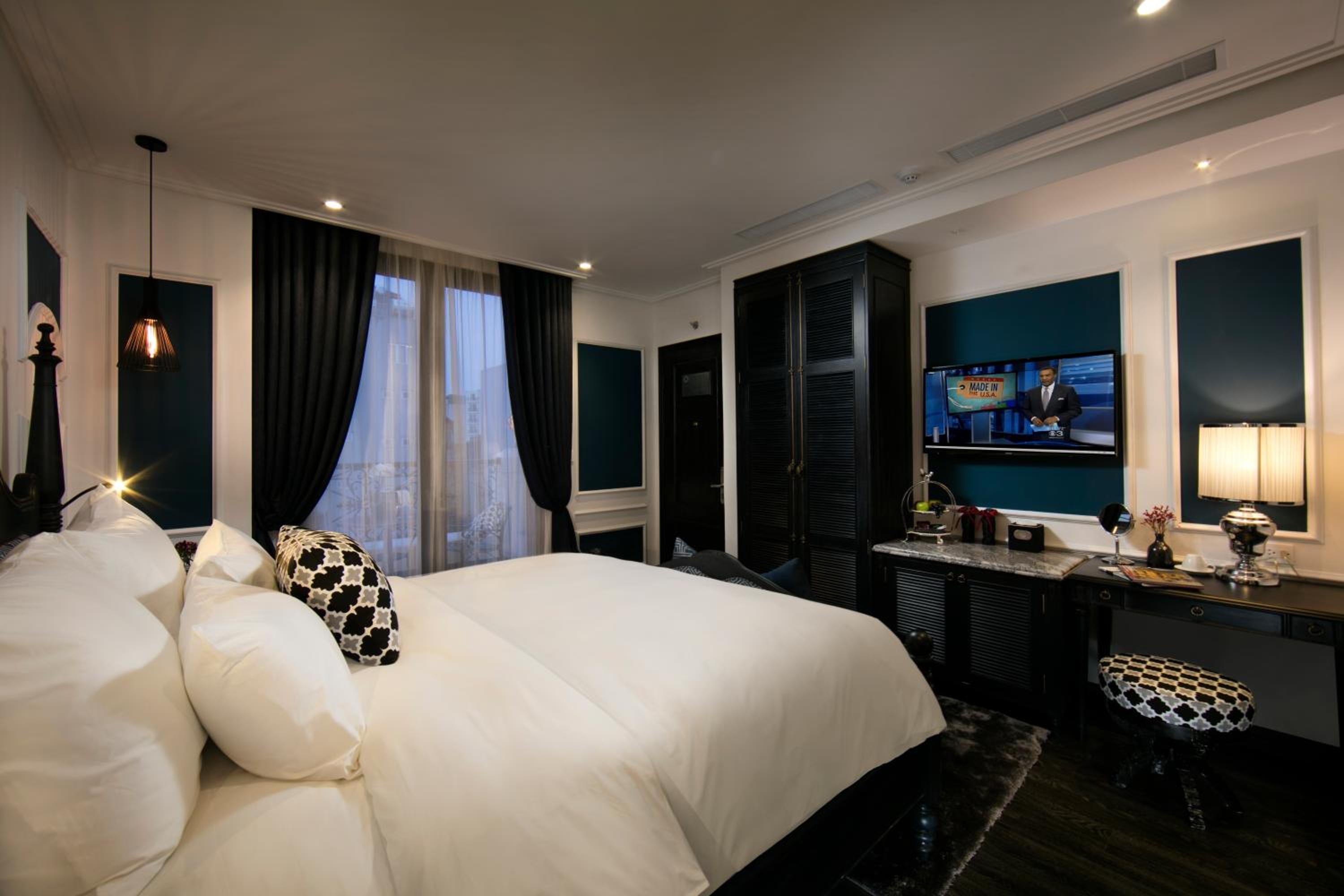 Suite with City View - Photo 3