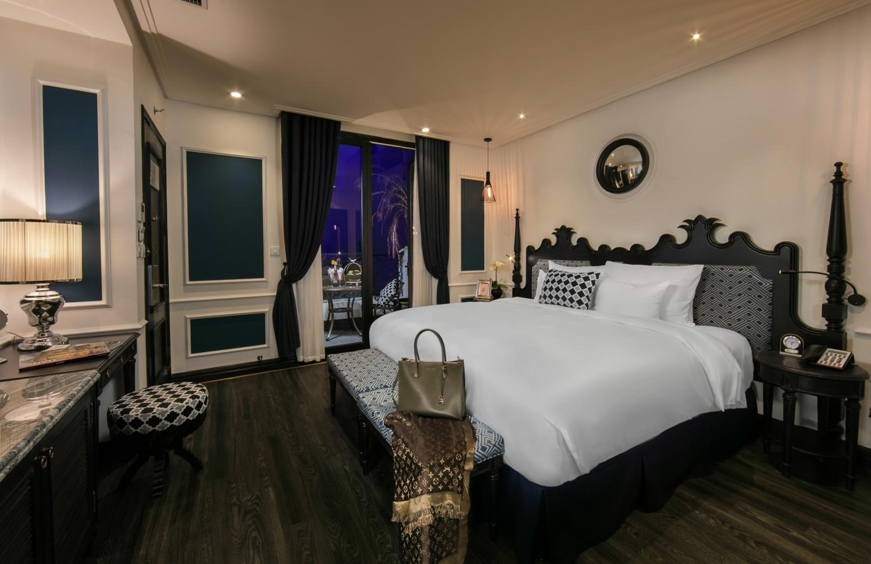 JM Marvel Balcony Room - Photo 5