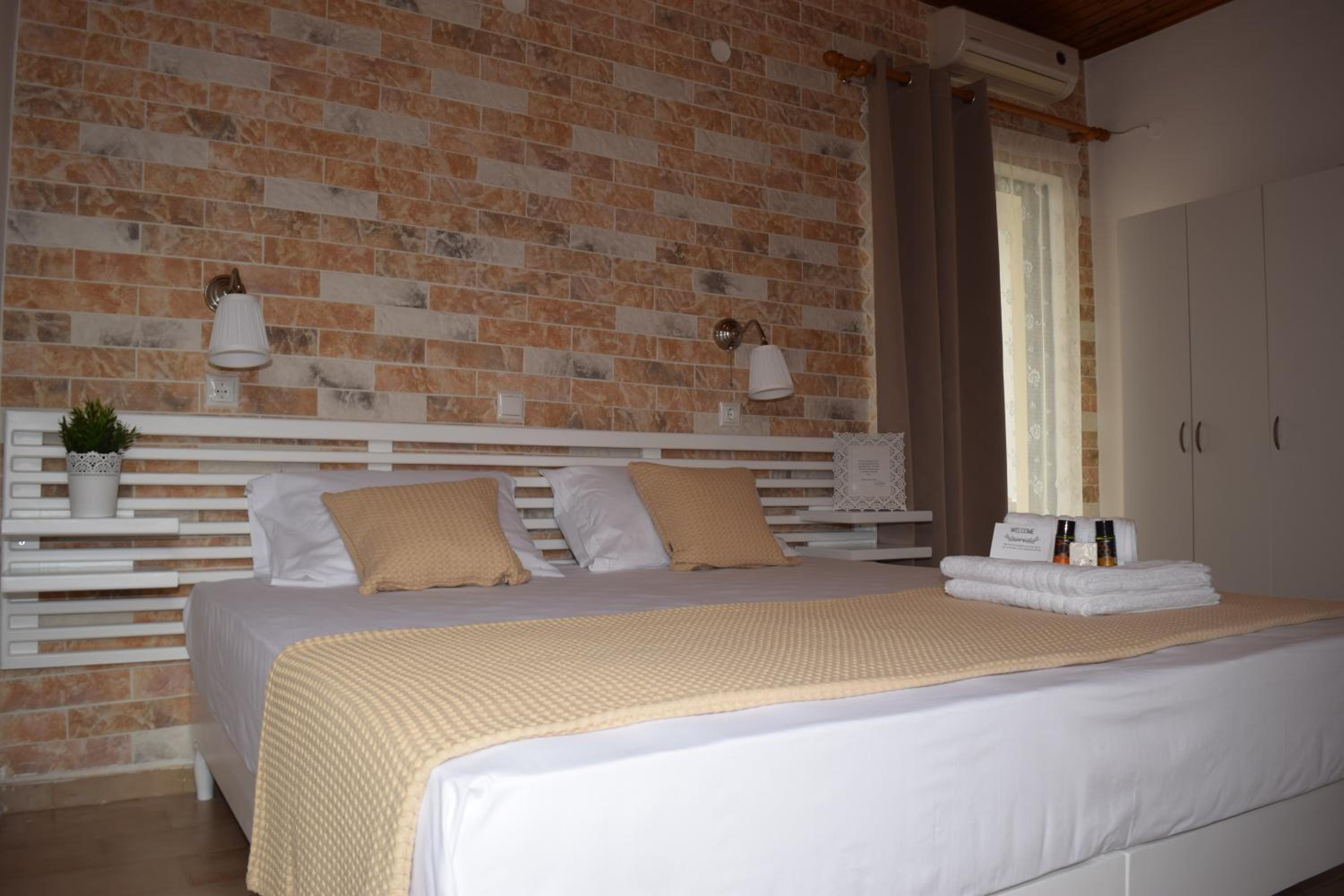 Deluxe Double or Twin Room with Balcony photo 2