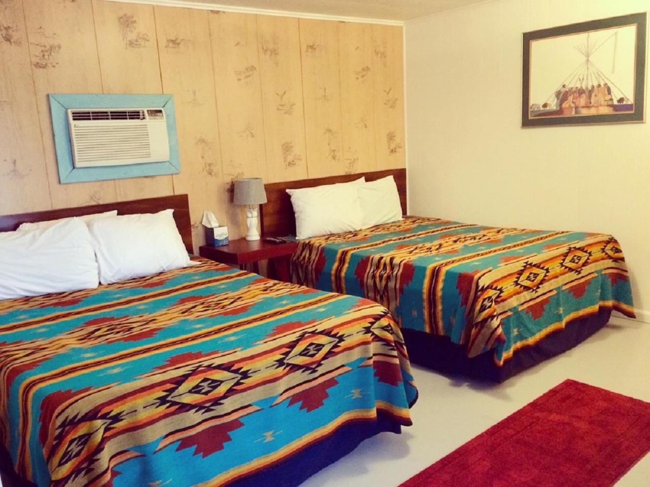 Queen Room with Two Queen Beds - Photo 1