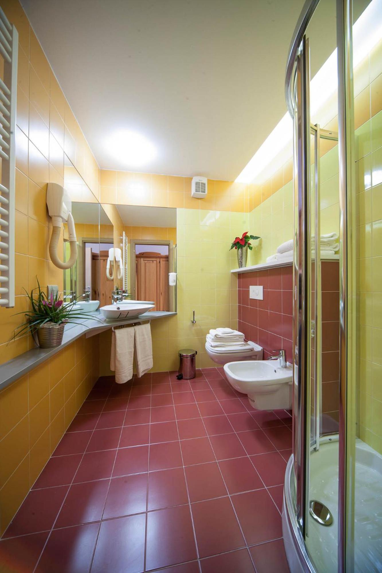Economy Quadruple Room - Photo 2