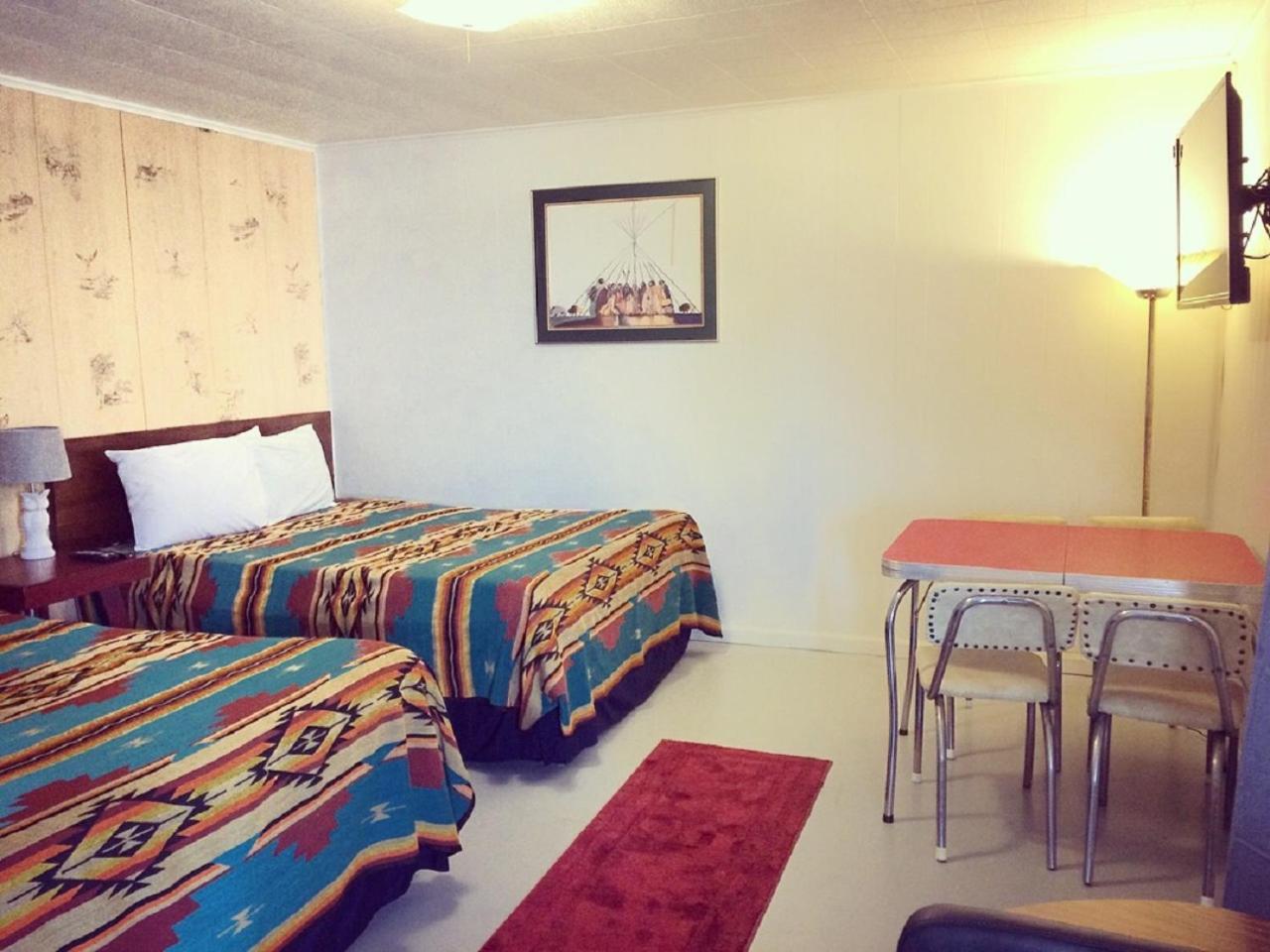 Queen Room with Two Queen Beds - Photo 19