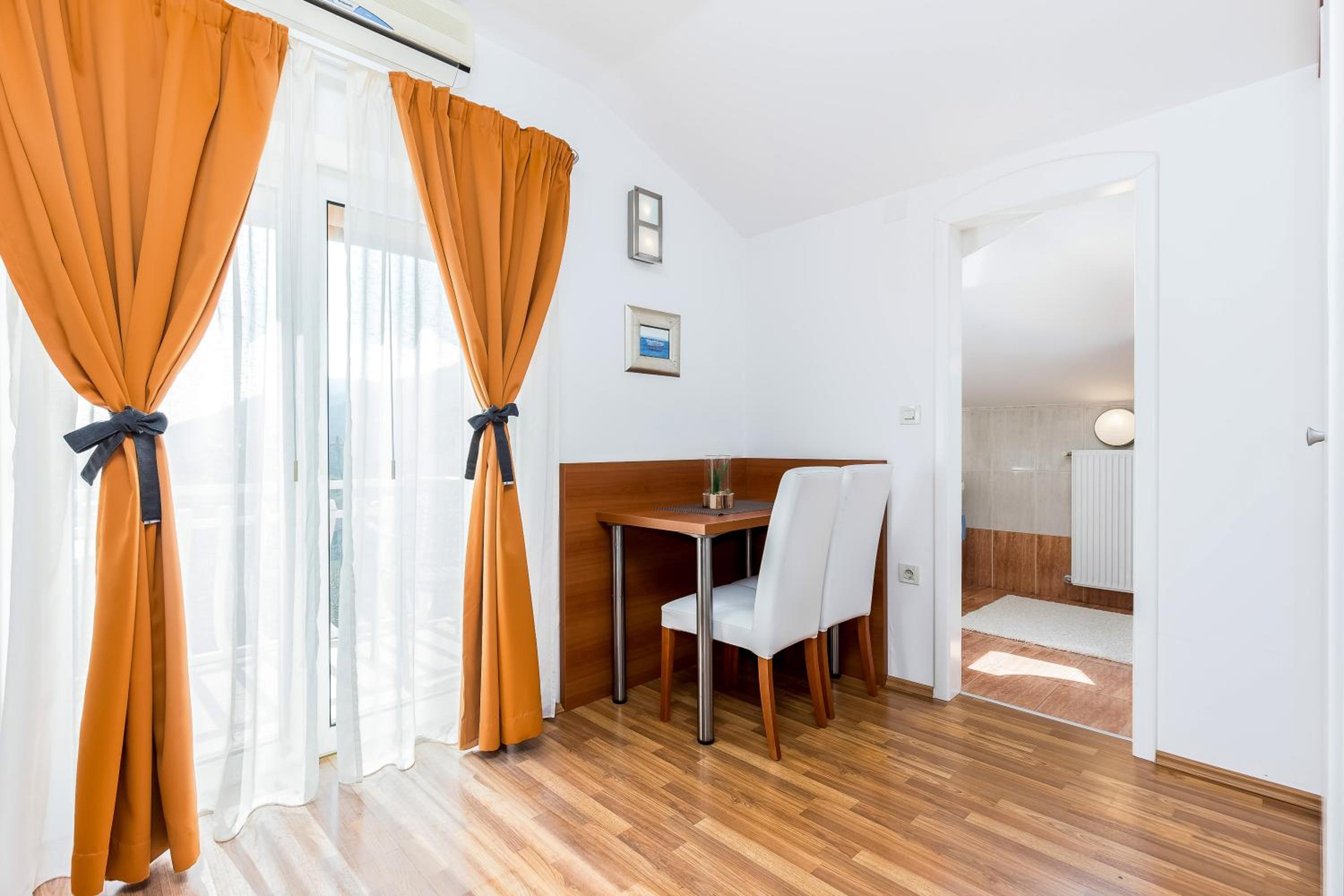 Deluxe Double Room with Balcony and Sea View - Photo 2