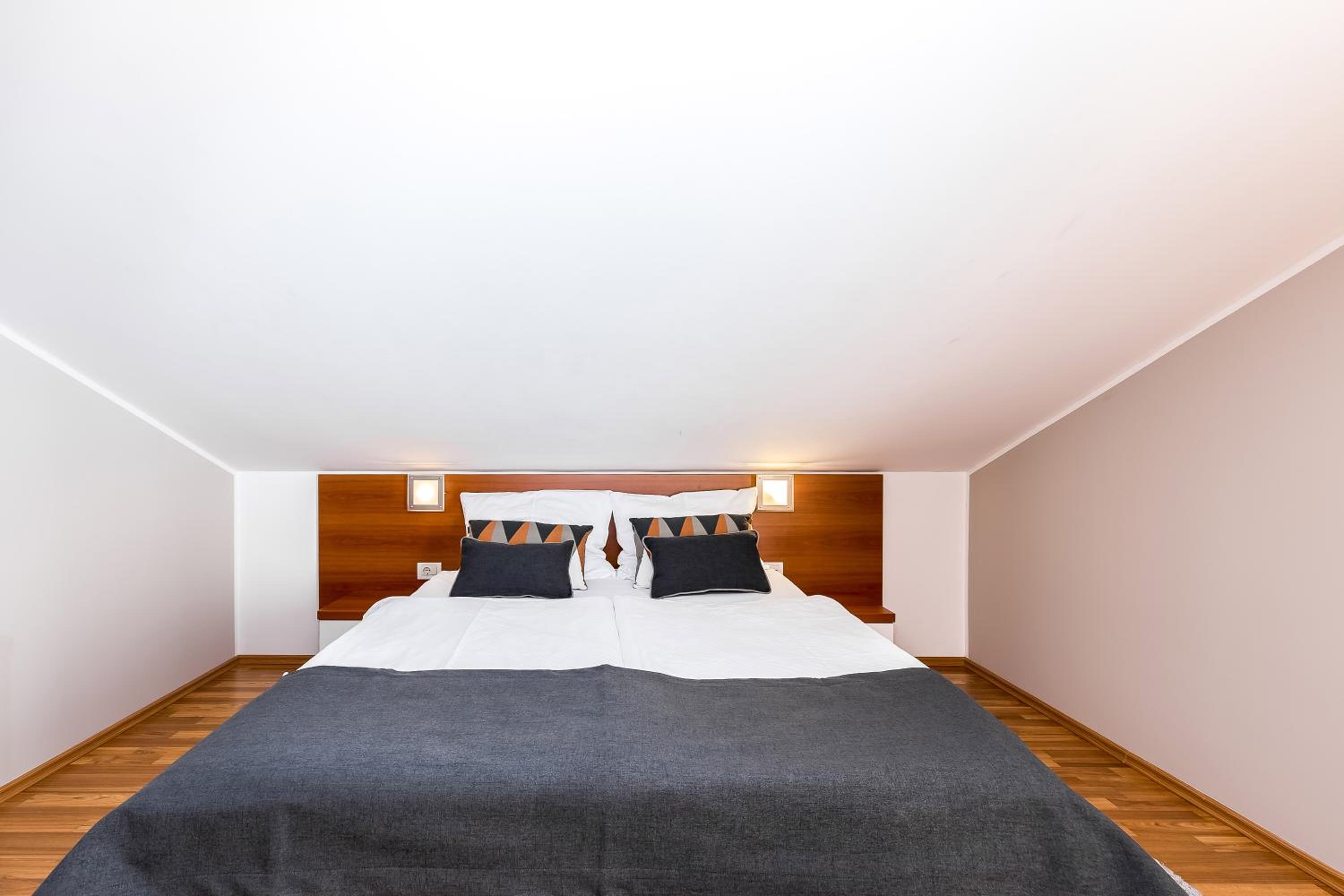 Deluxe Double Room with Balcony and Sea View - Photo 4