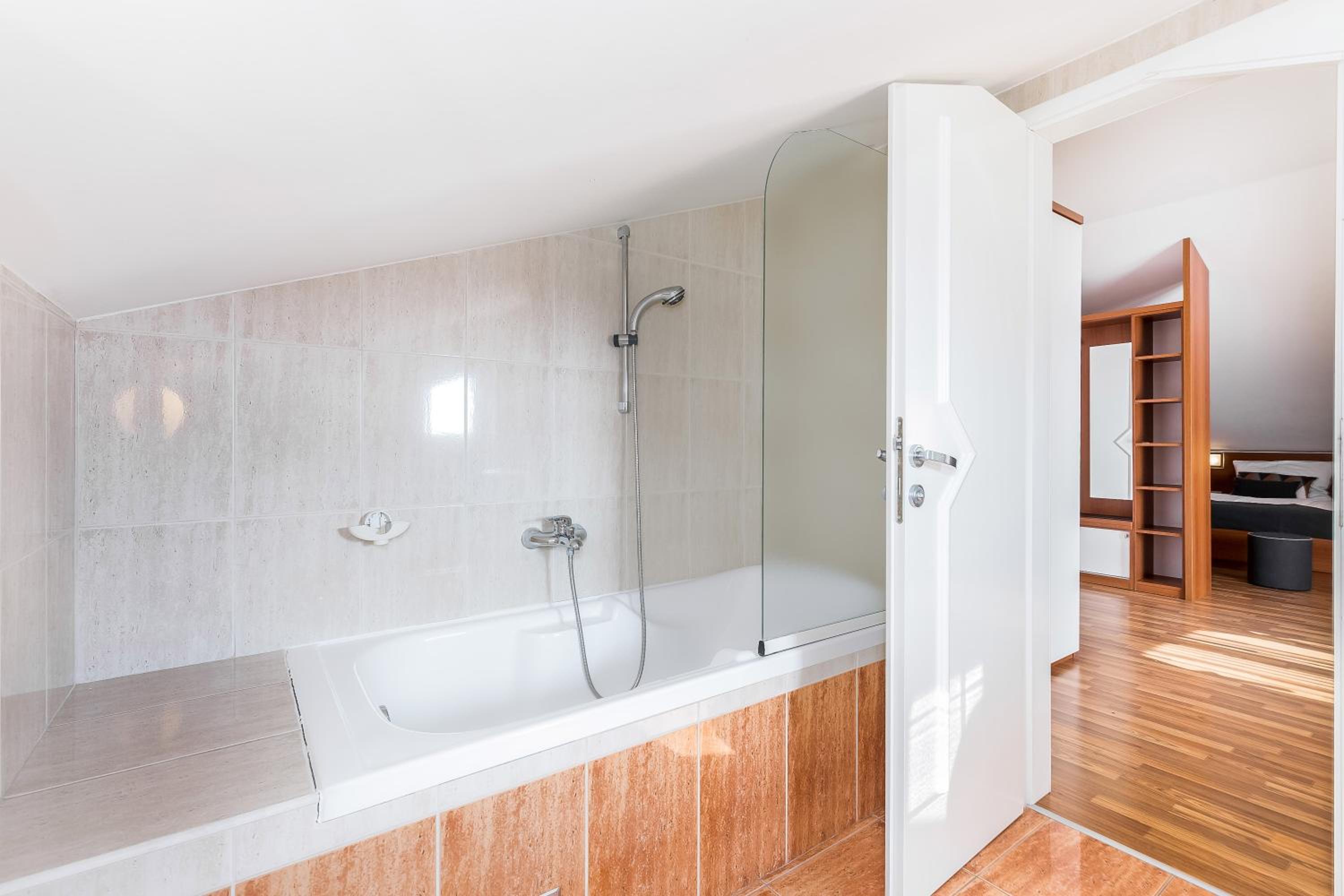 Deluxe Double Room with Balcony and Sea View - Photo 5