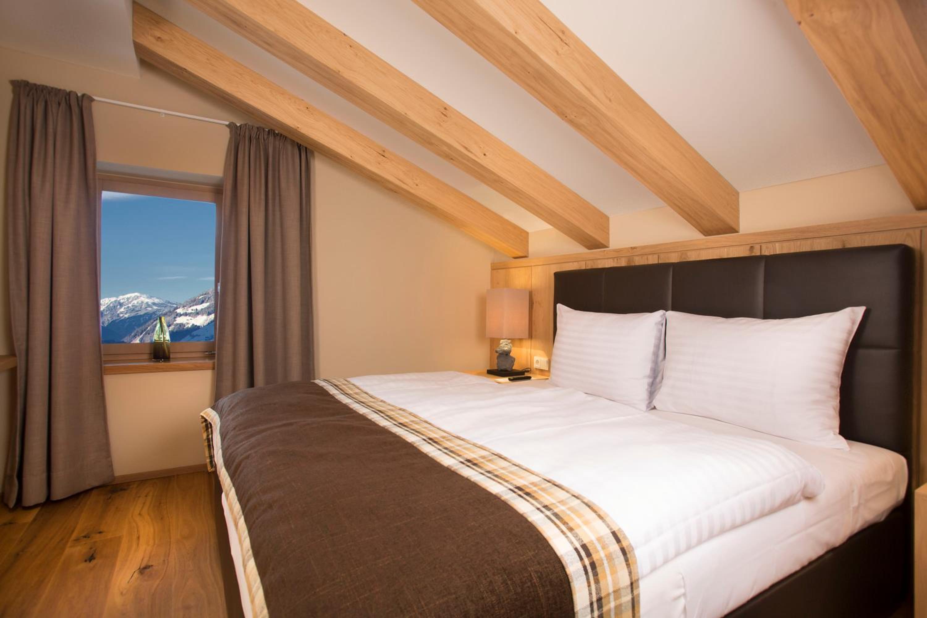 Deluxe Suite with Balcony photo 3