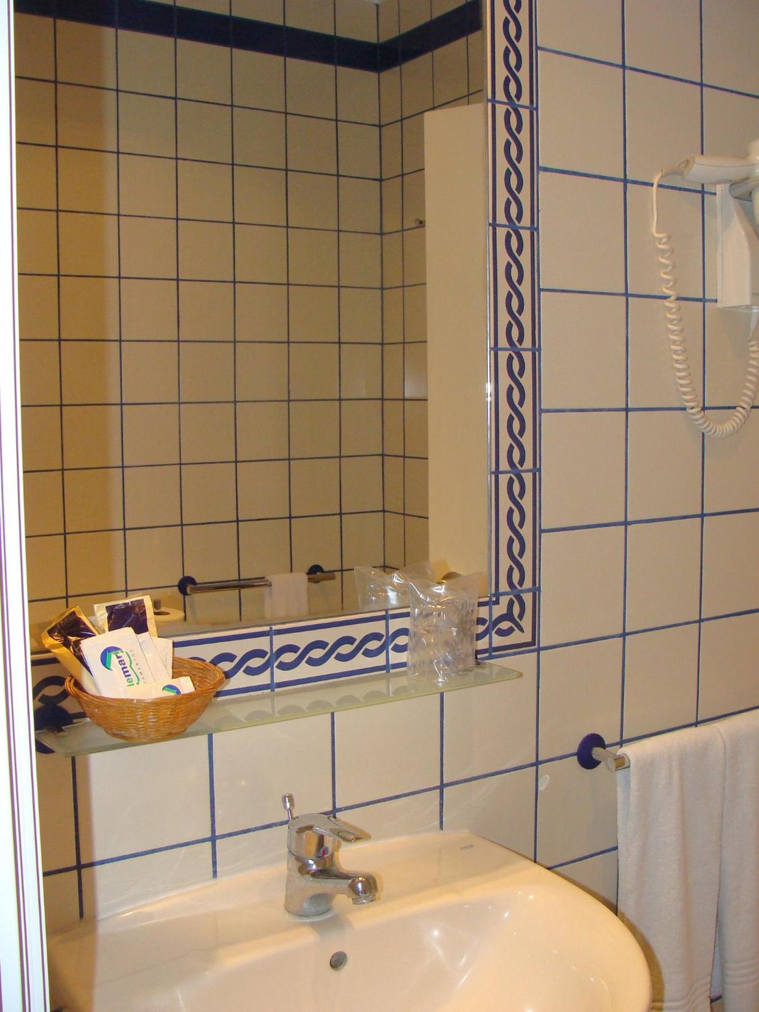 One-Bedroom Apartment - Photo 21