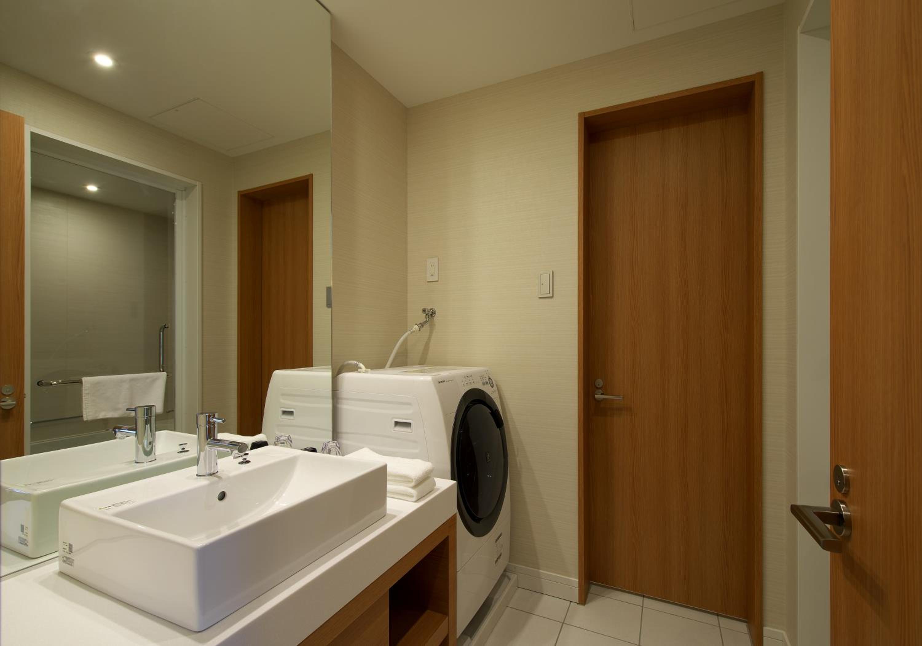 Superior Double Room - Non-Smoking thumbnail 6