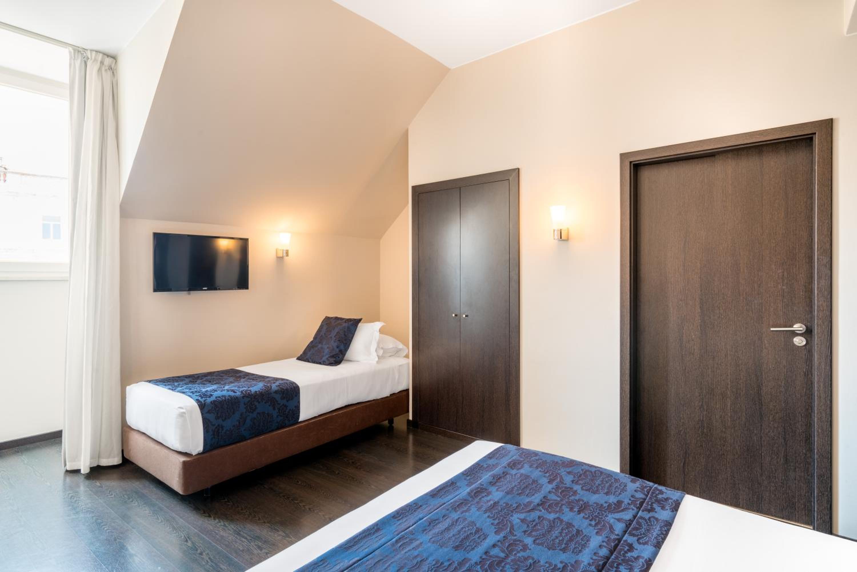 Executive Triple Room thumbnail 5