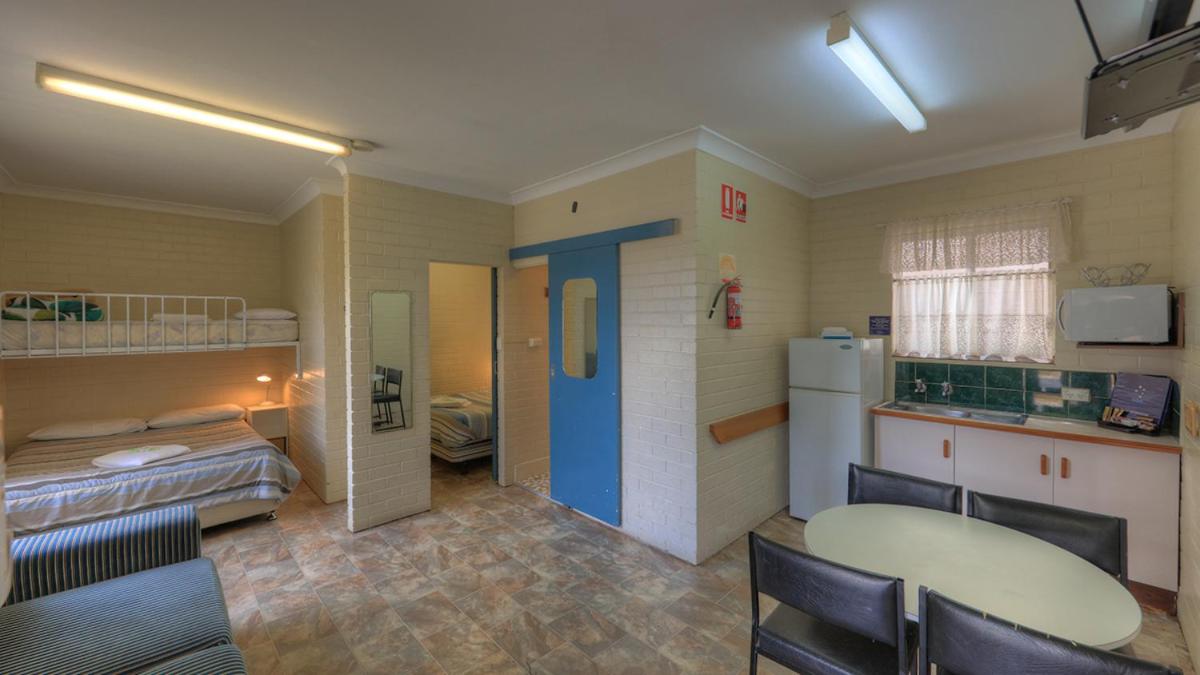 Double Room (5 Adults) - No Pets photo 1