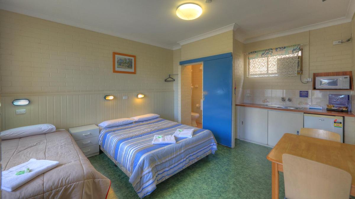 Triple Room - No Pets photo 1