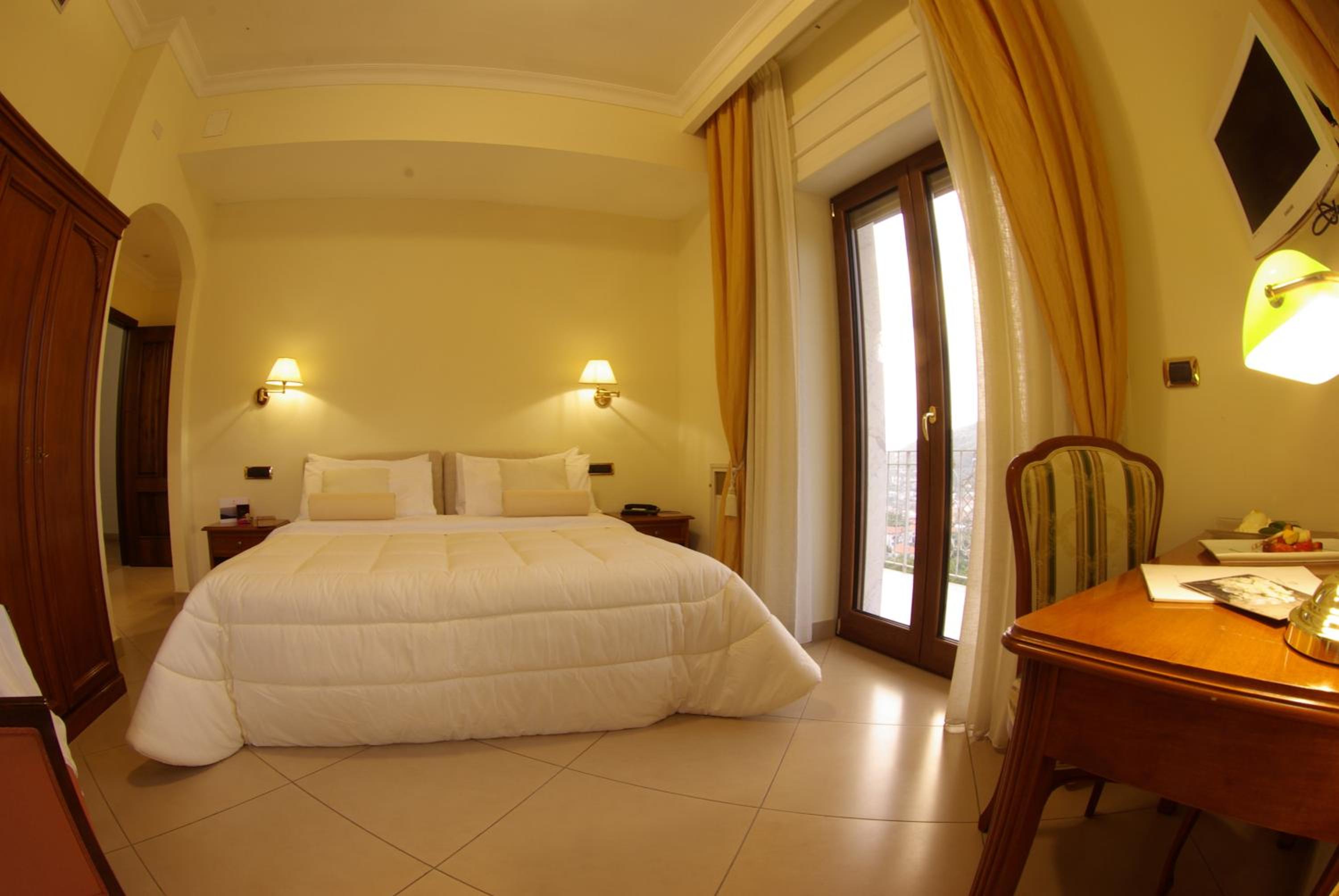 Double or Twin Room - Photo 9