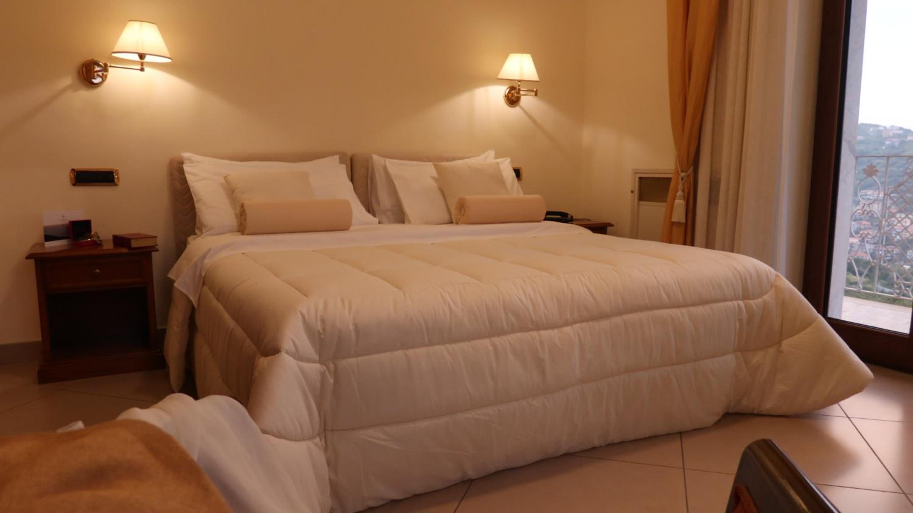 Double or Twin Room - Photo 2