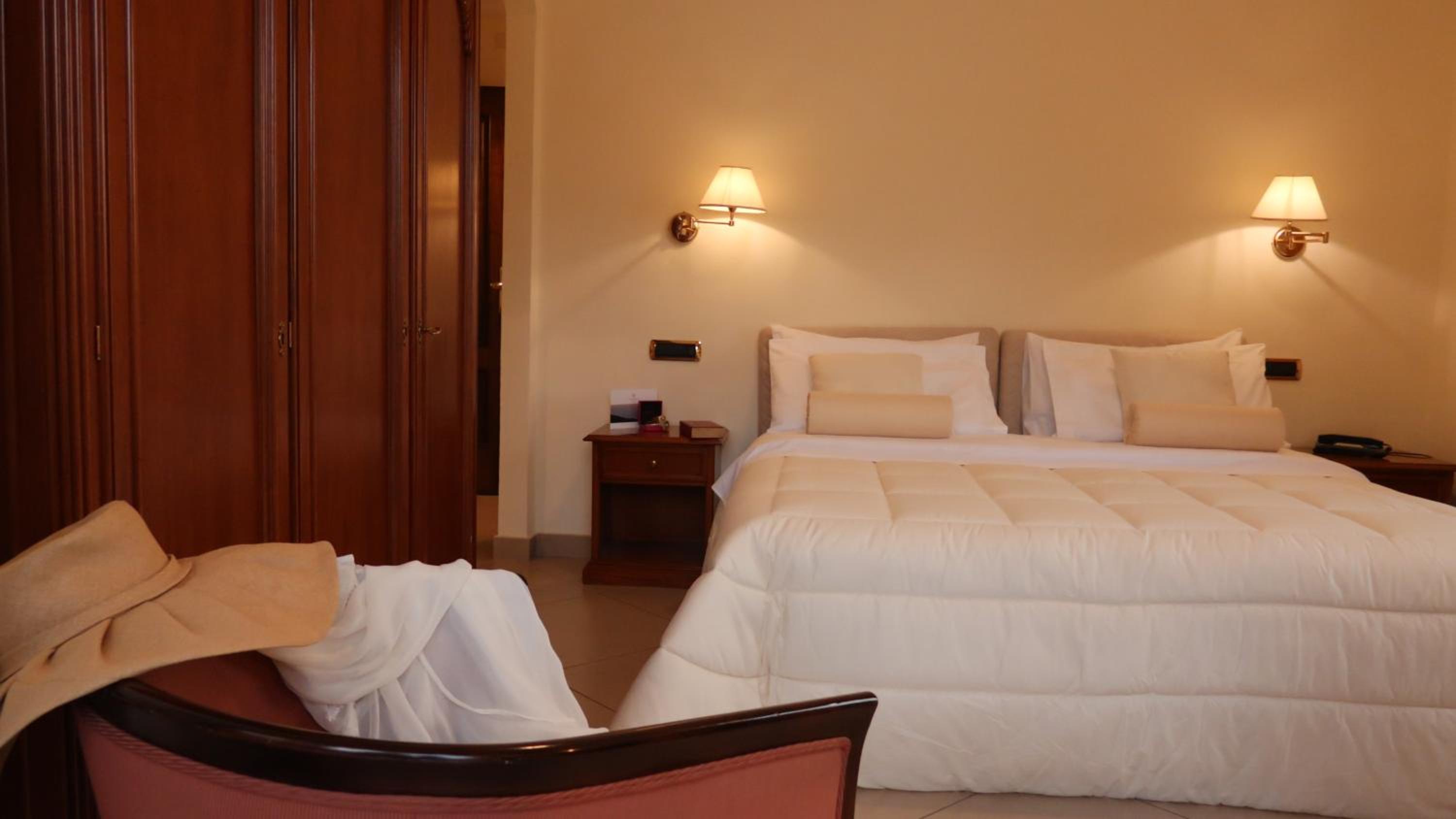 Double or Twin Room - Photo 3