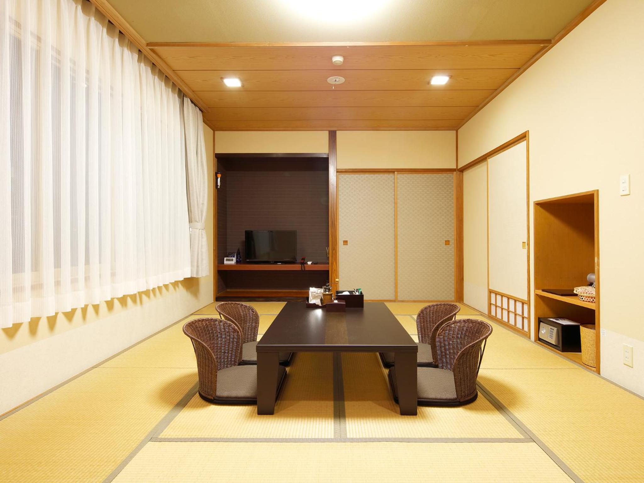 Japanese-Style Quadruple Room with Private Bathroom photo 1