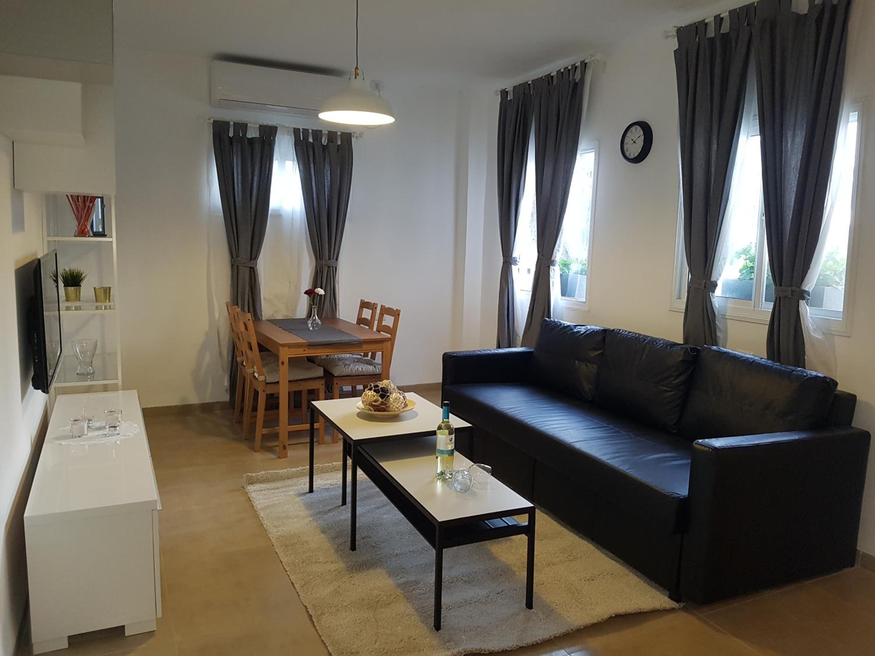 One-Bedroom Apartment photo 1