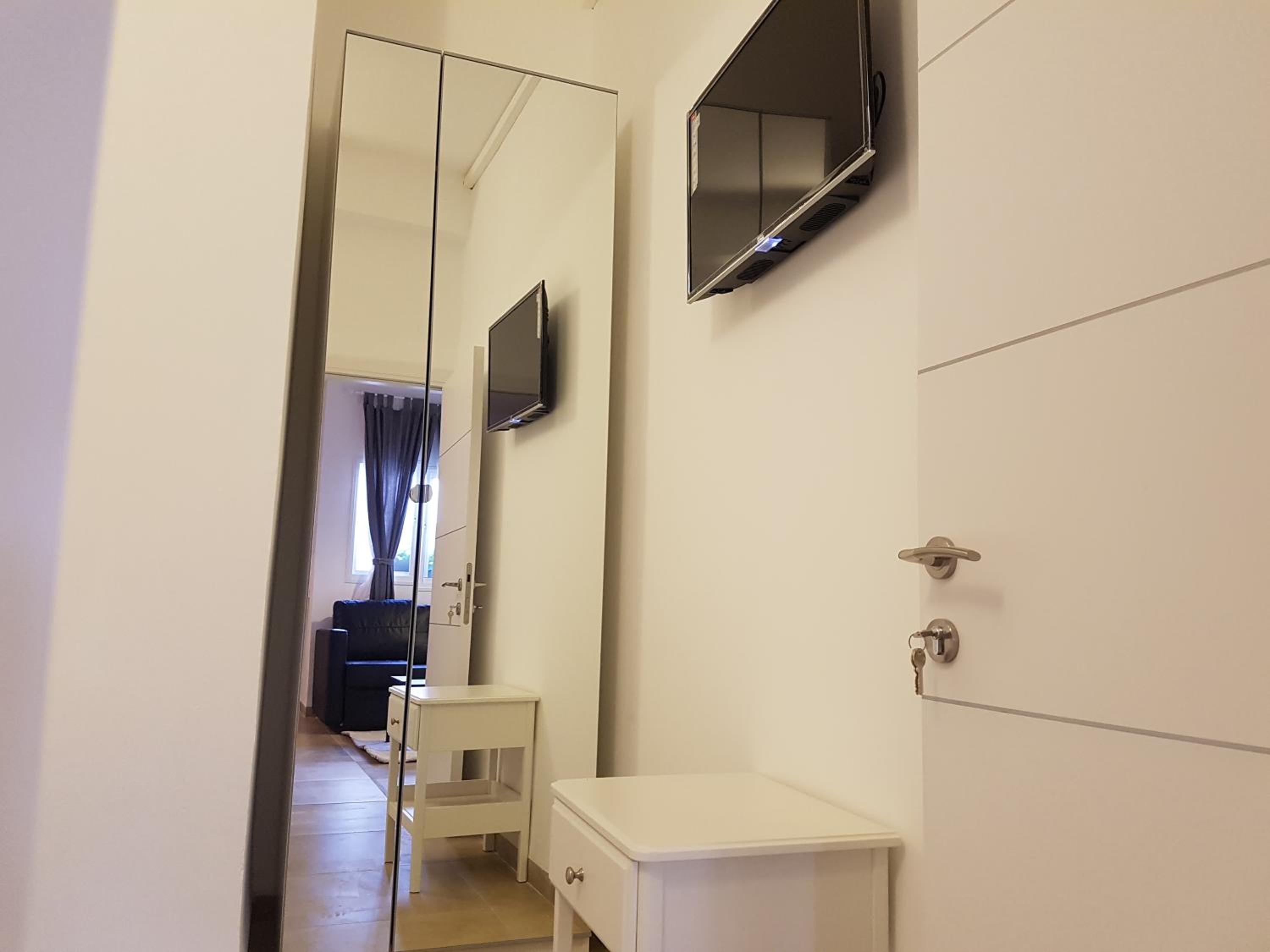 One-Bedroom Apartment photo 3