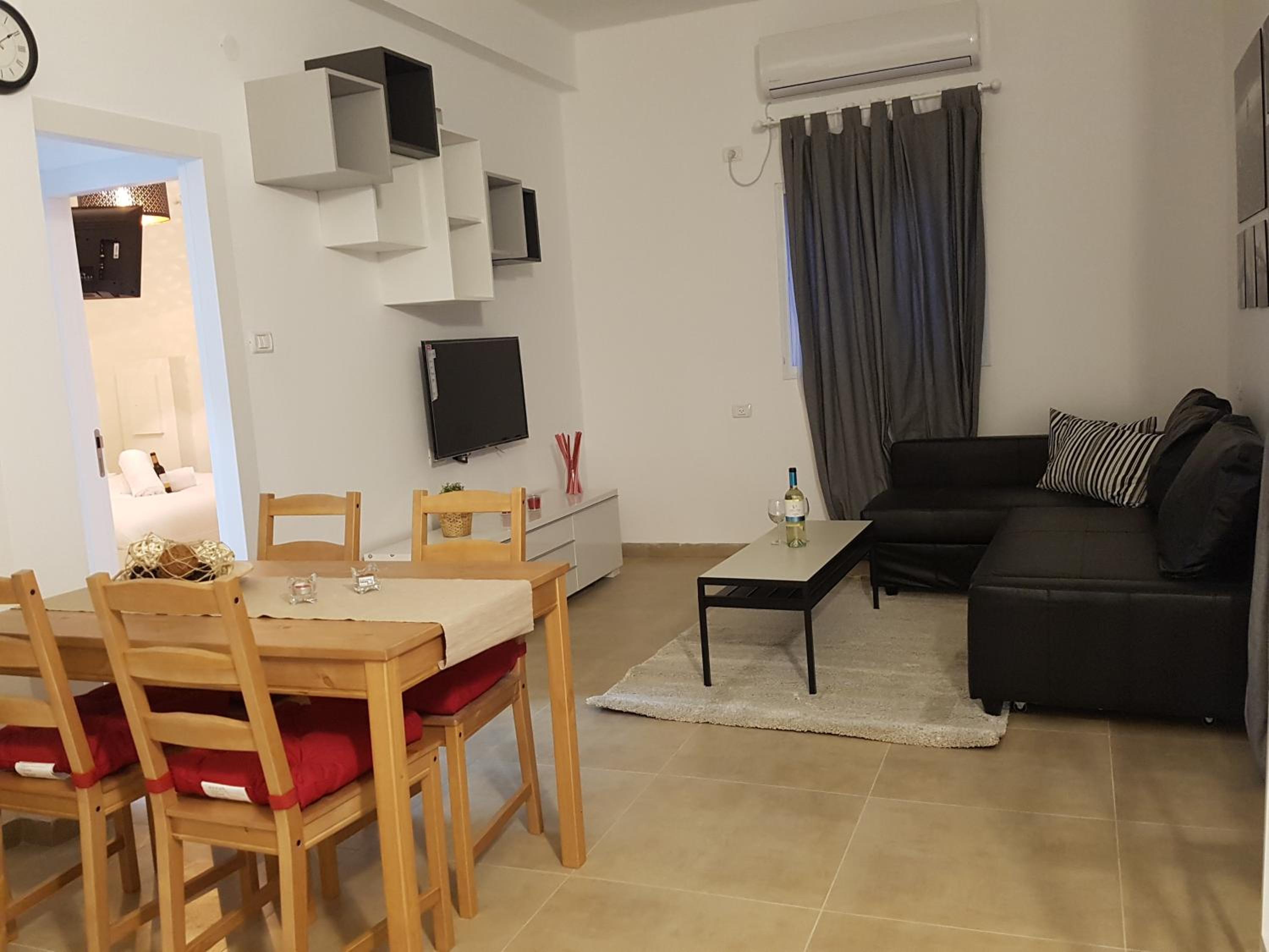 One-Bedroom Apartment photo 1