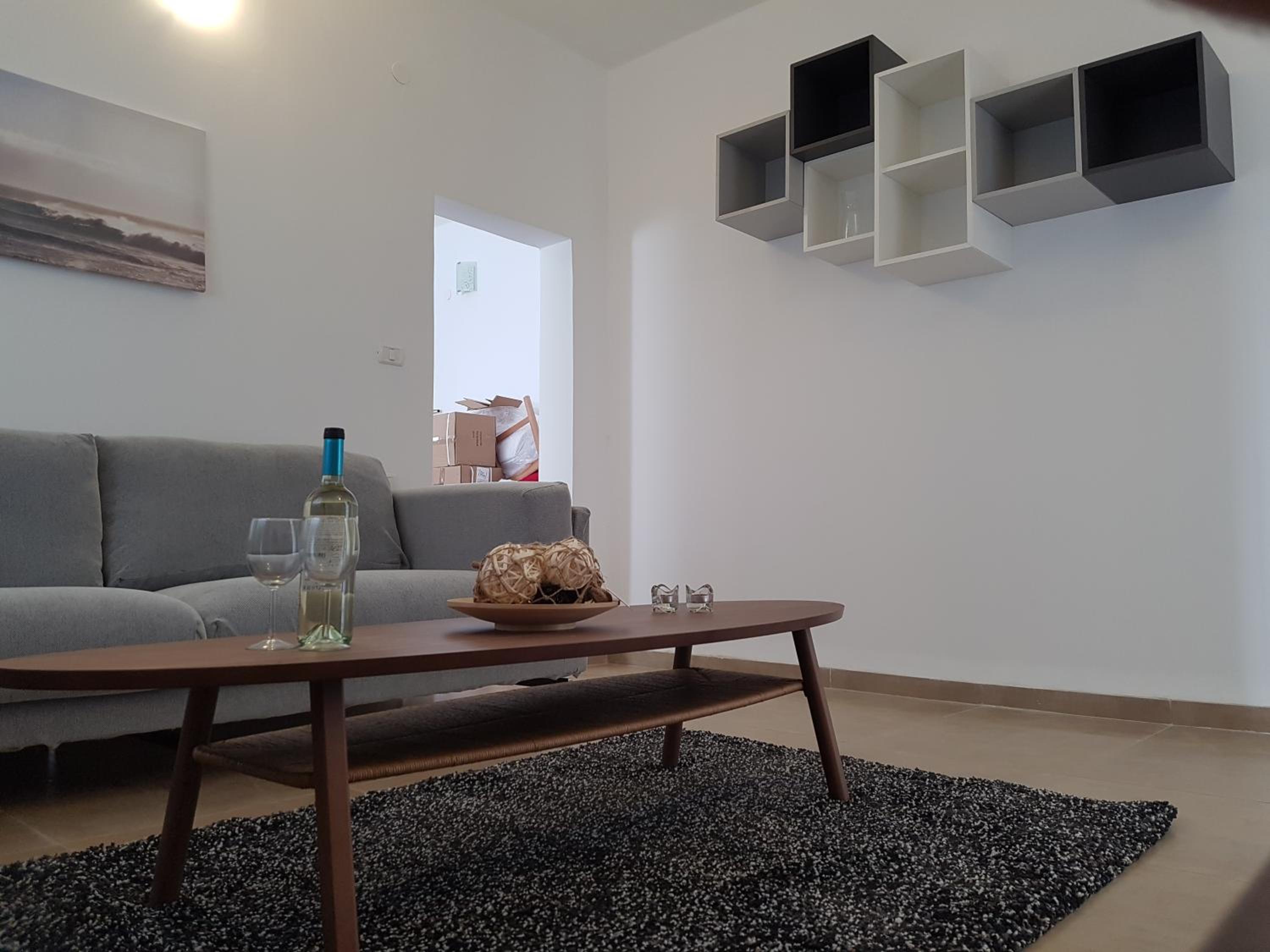 One-Bedroom Apartment photo 1