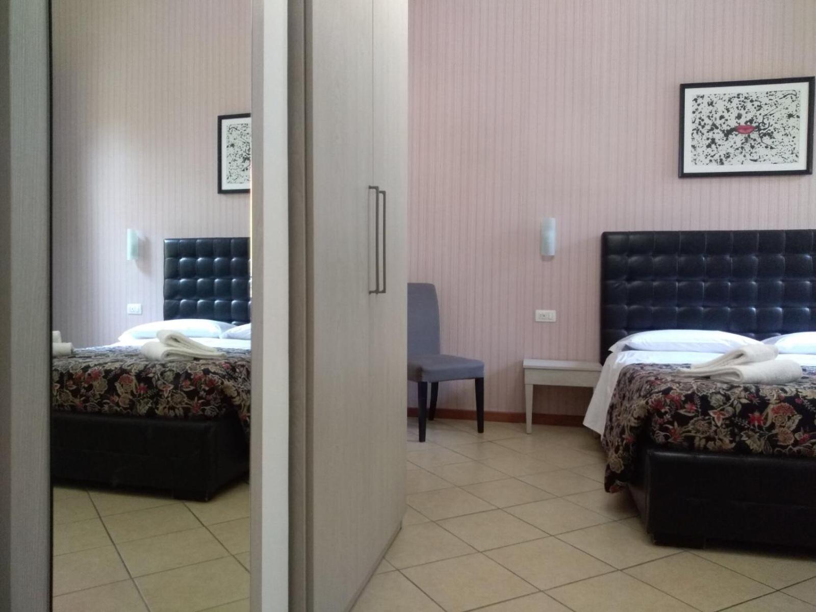Double or Twin Room photo 3