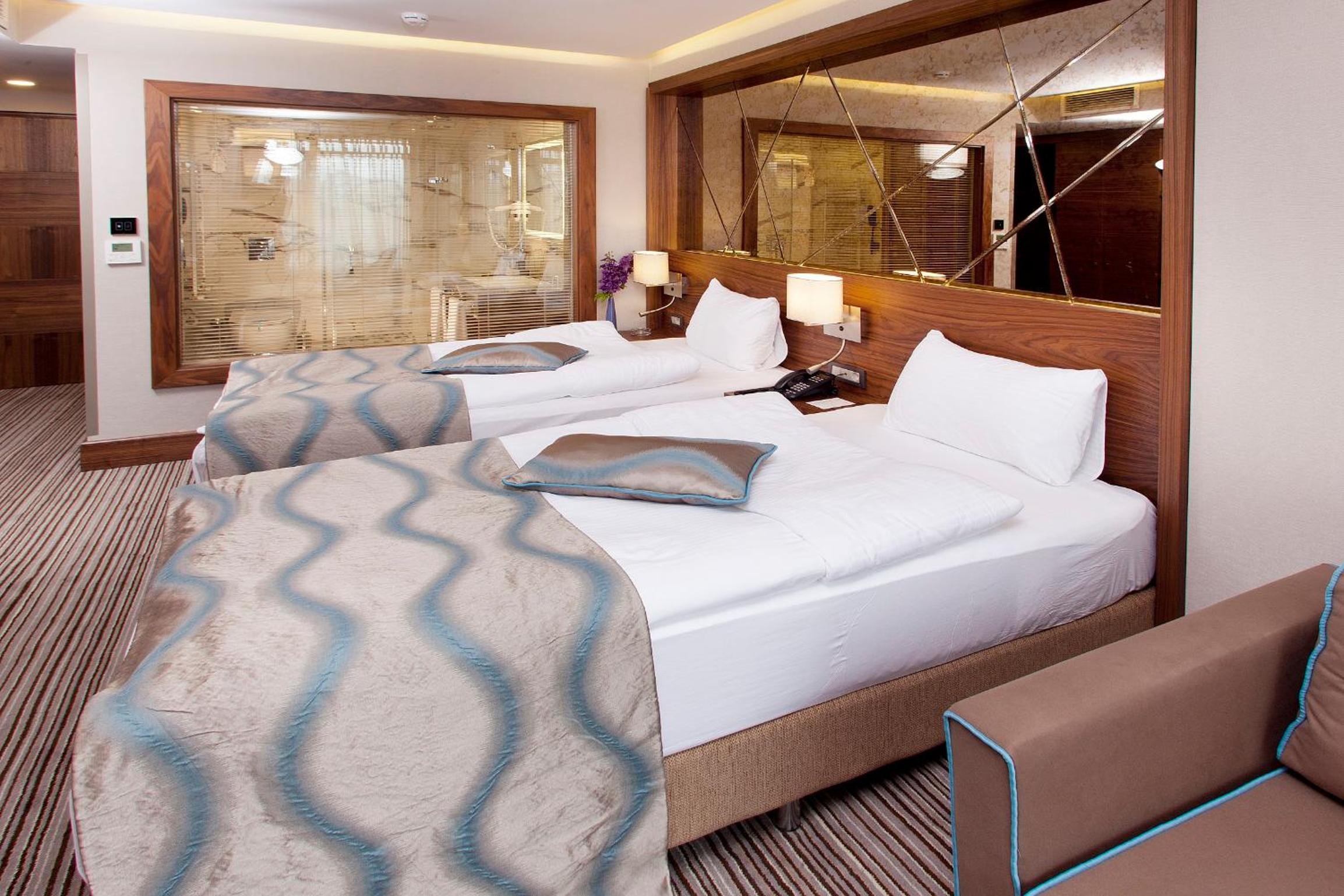 Small Twin Room - Photo 9