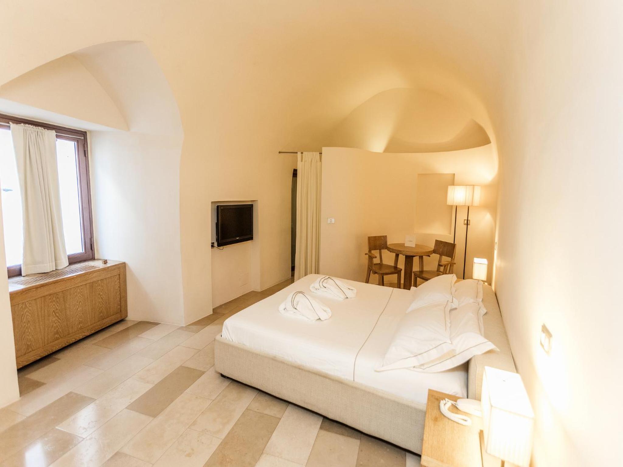 Deluxe Double Room - Photo 28