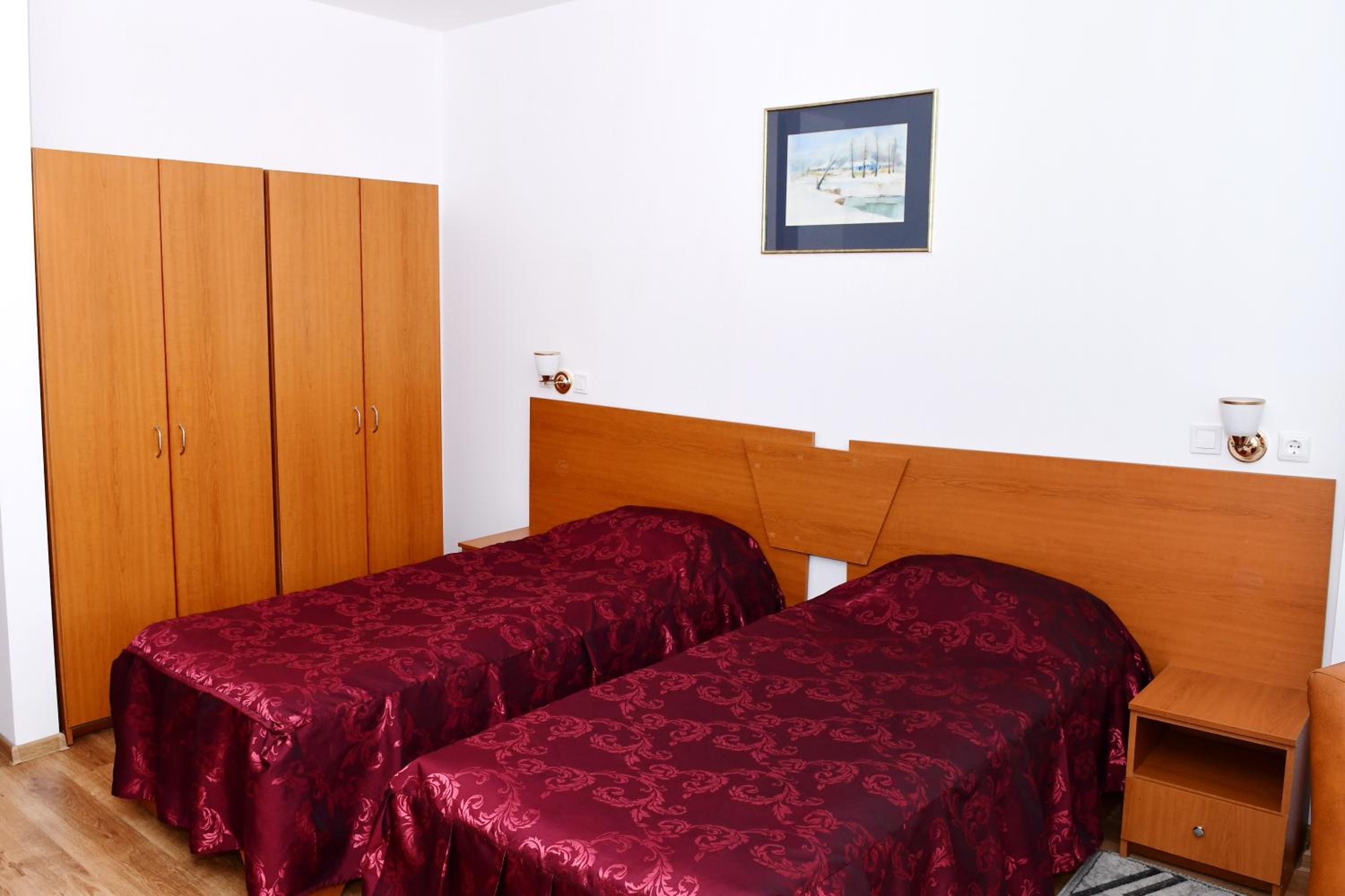 Twin Room - Photo 6