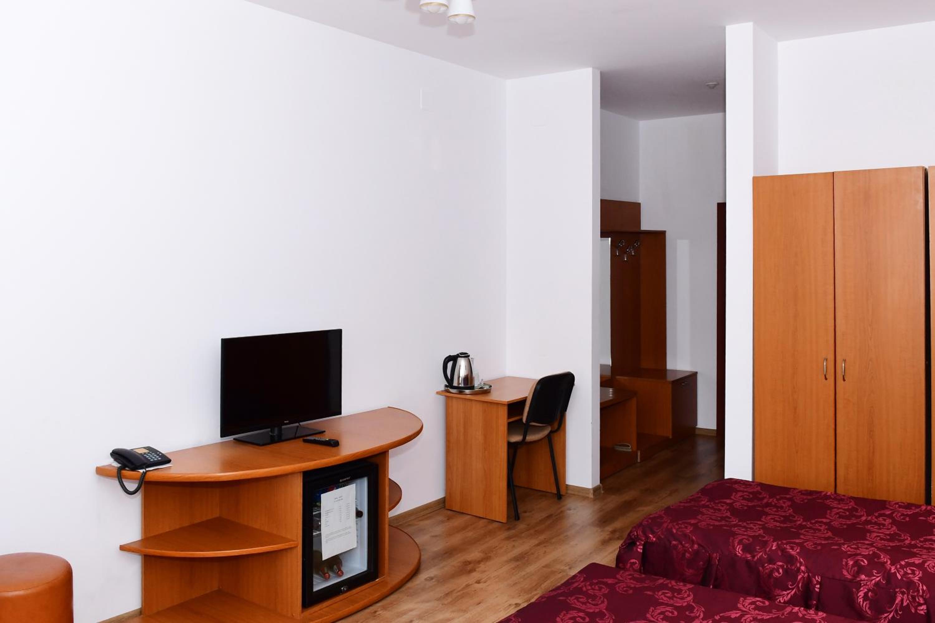 Twin Room - Photo 5