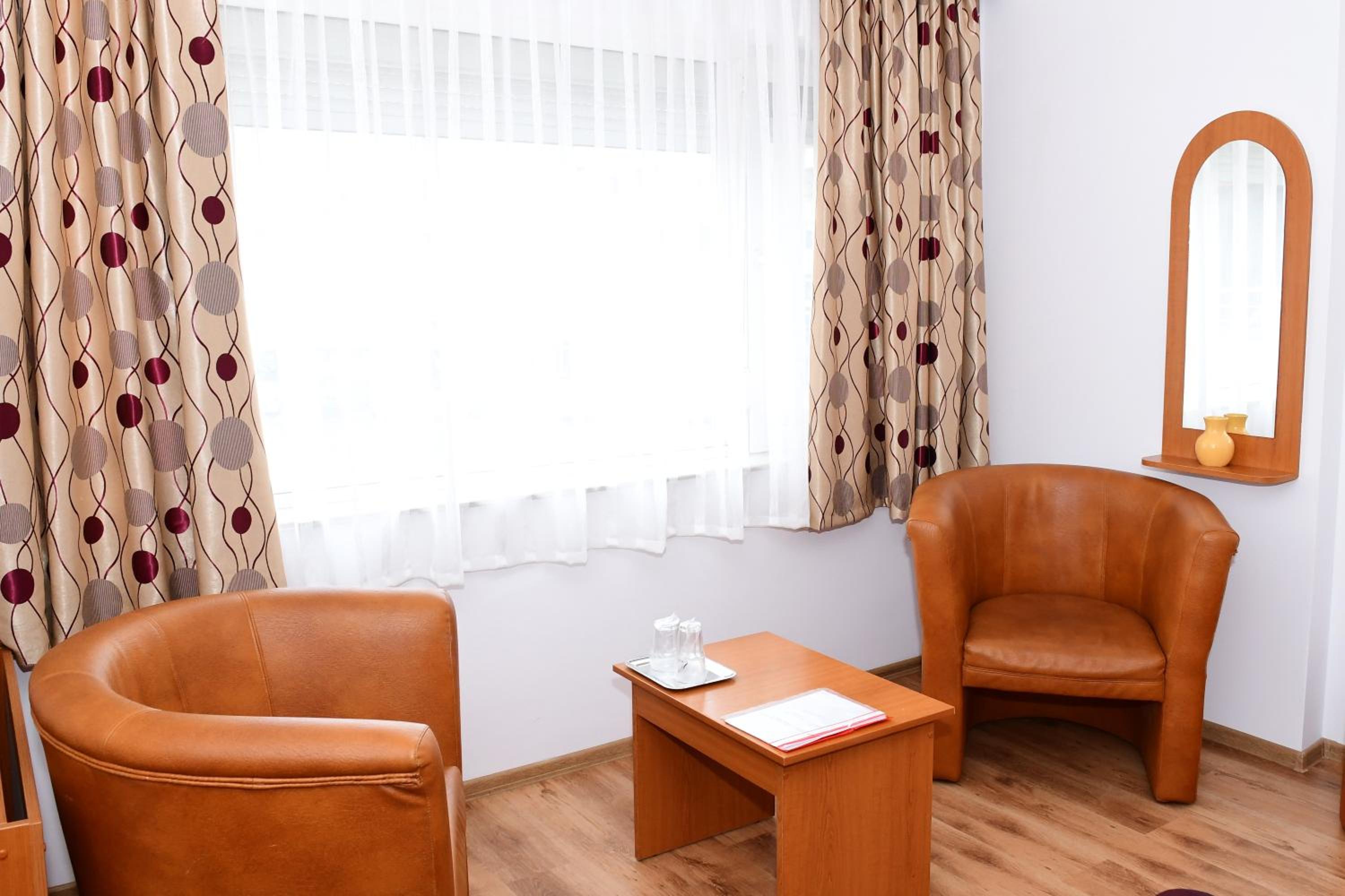 Twin Room - Photo 2