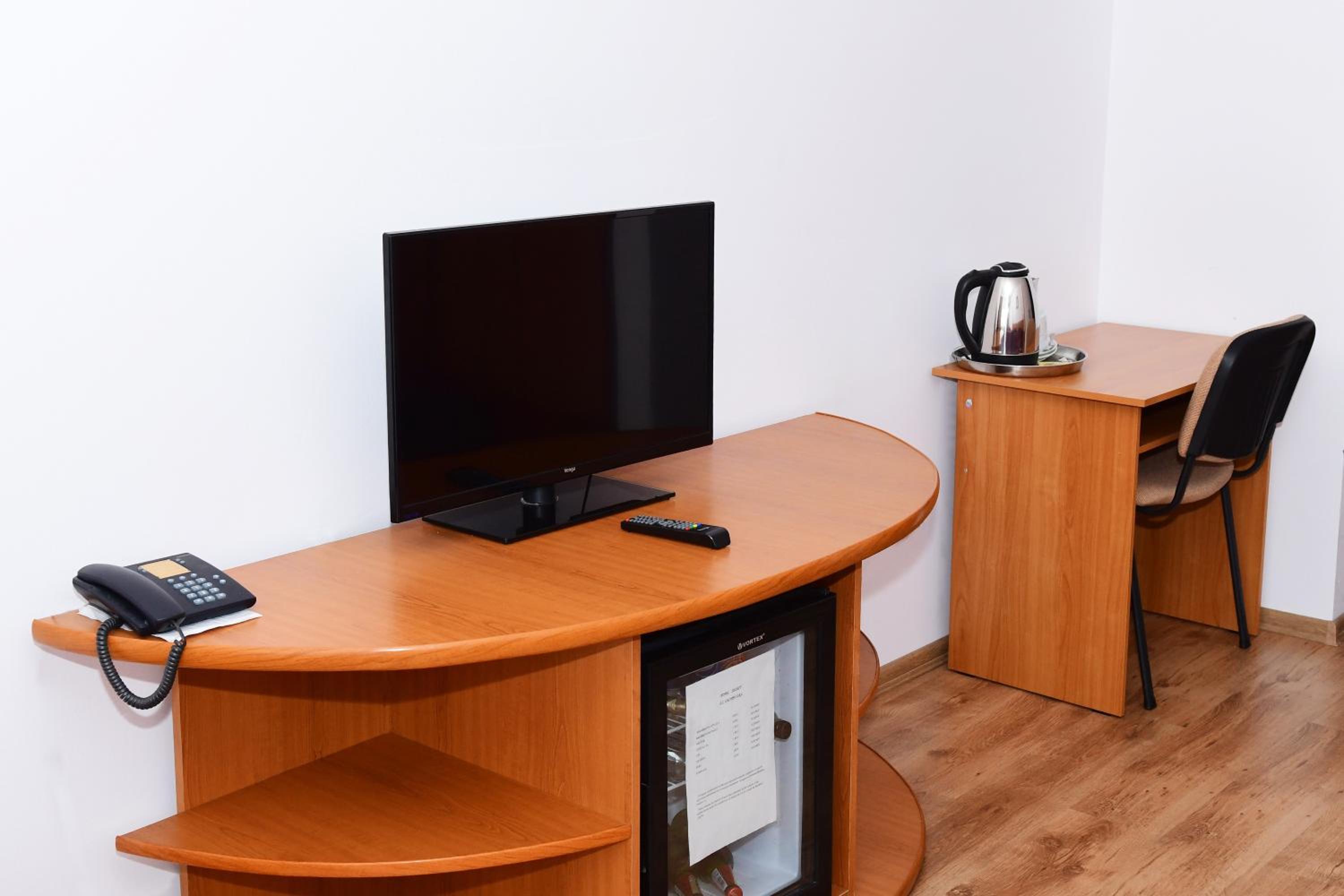 Twin Room - Photo 18