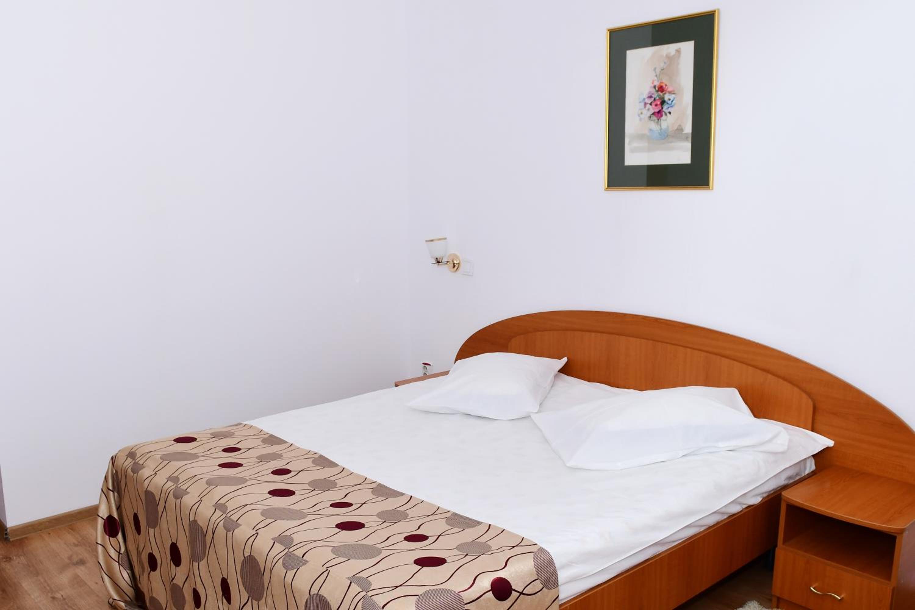 Large Double Room - Photo 9