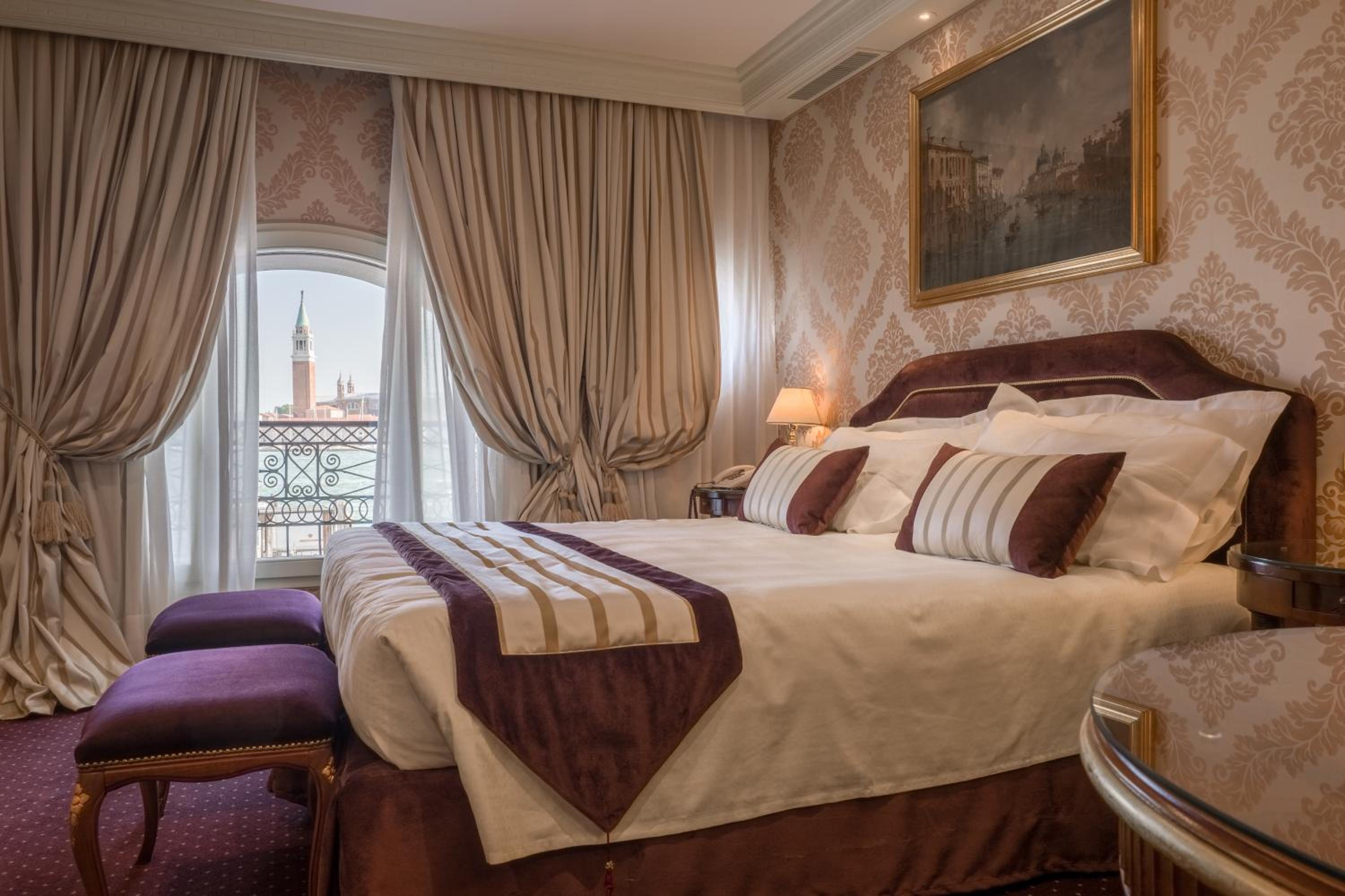 Deluxe Double or Twin Room with Lagoon View thumbnail 5