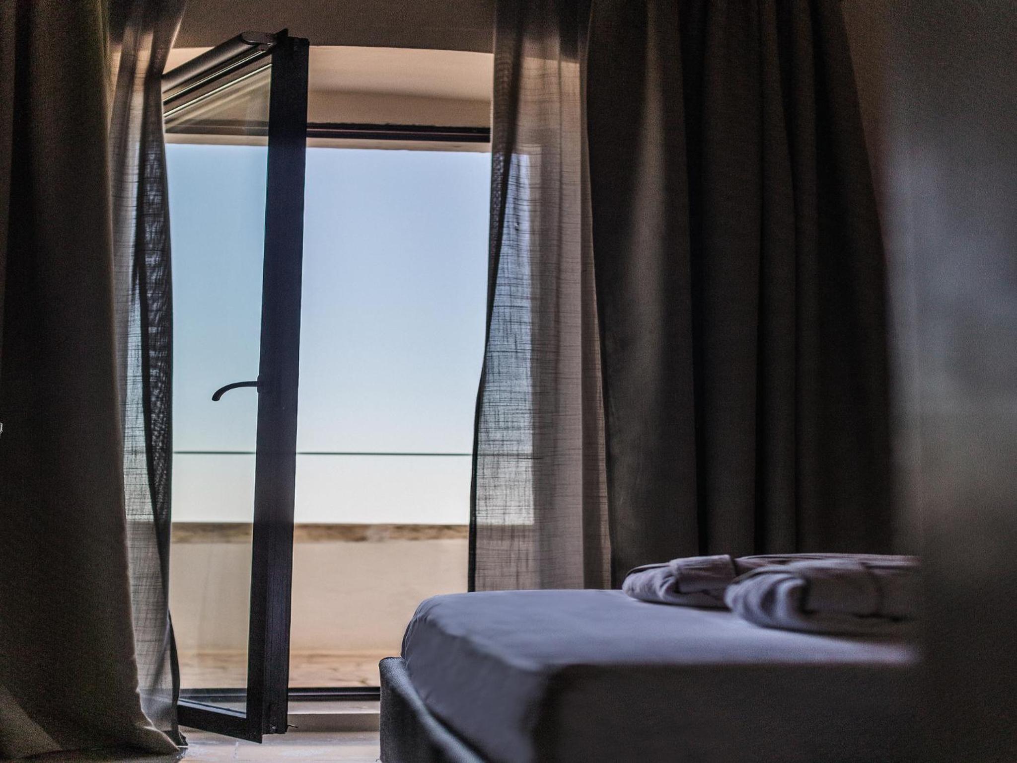 Deluxe Double Room with  Sea View and Balcony - Photo 3