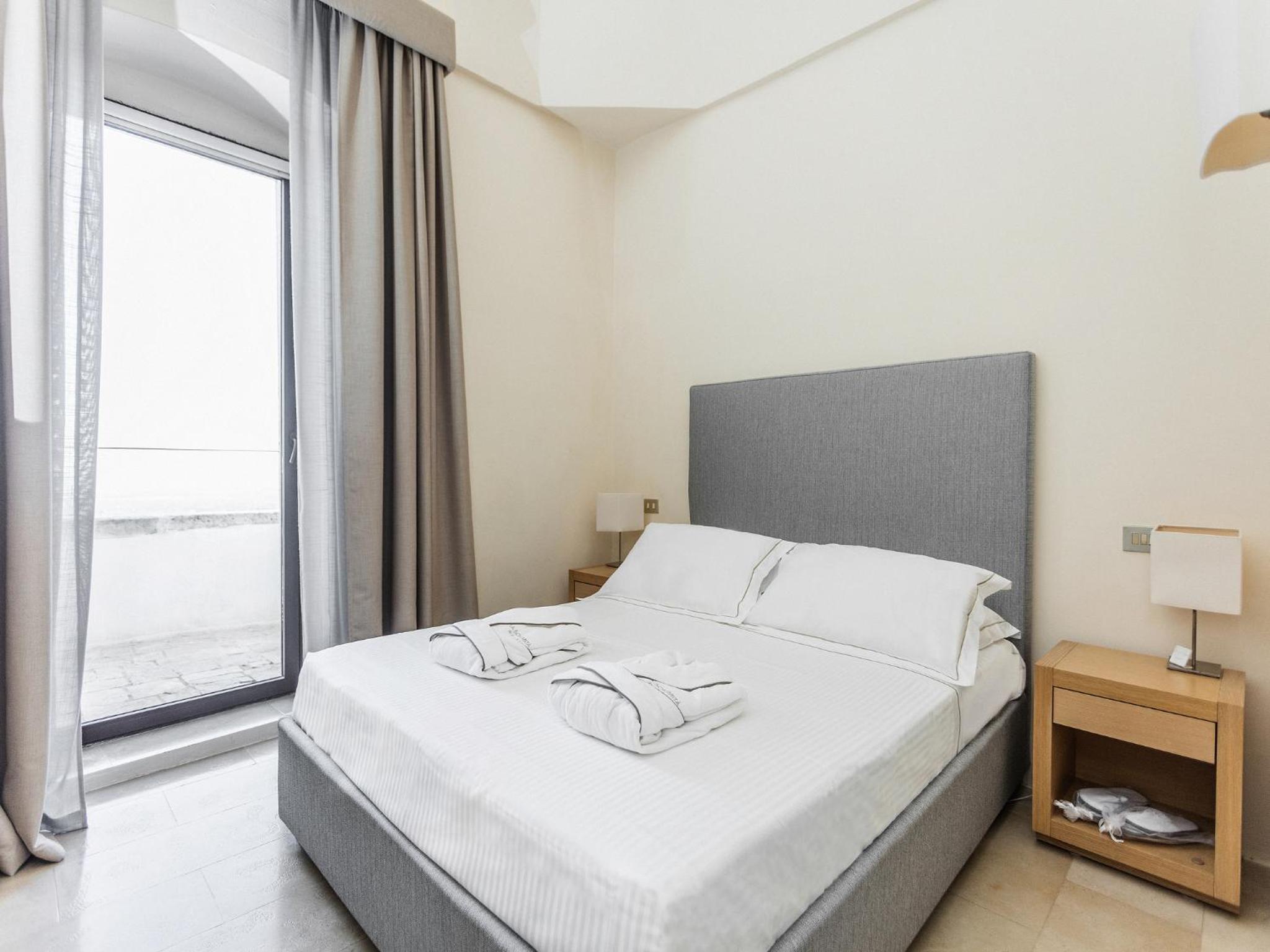 Deluxe Double Room with  Sea View and Balcony - Photo 2