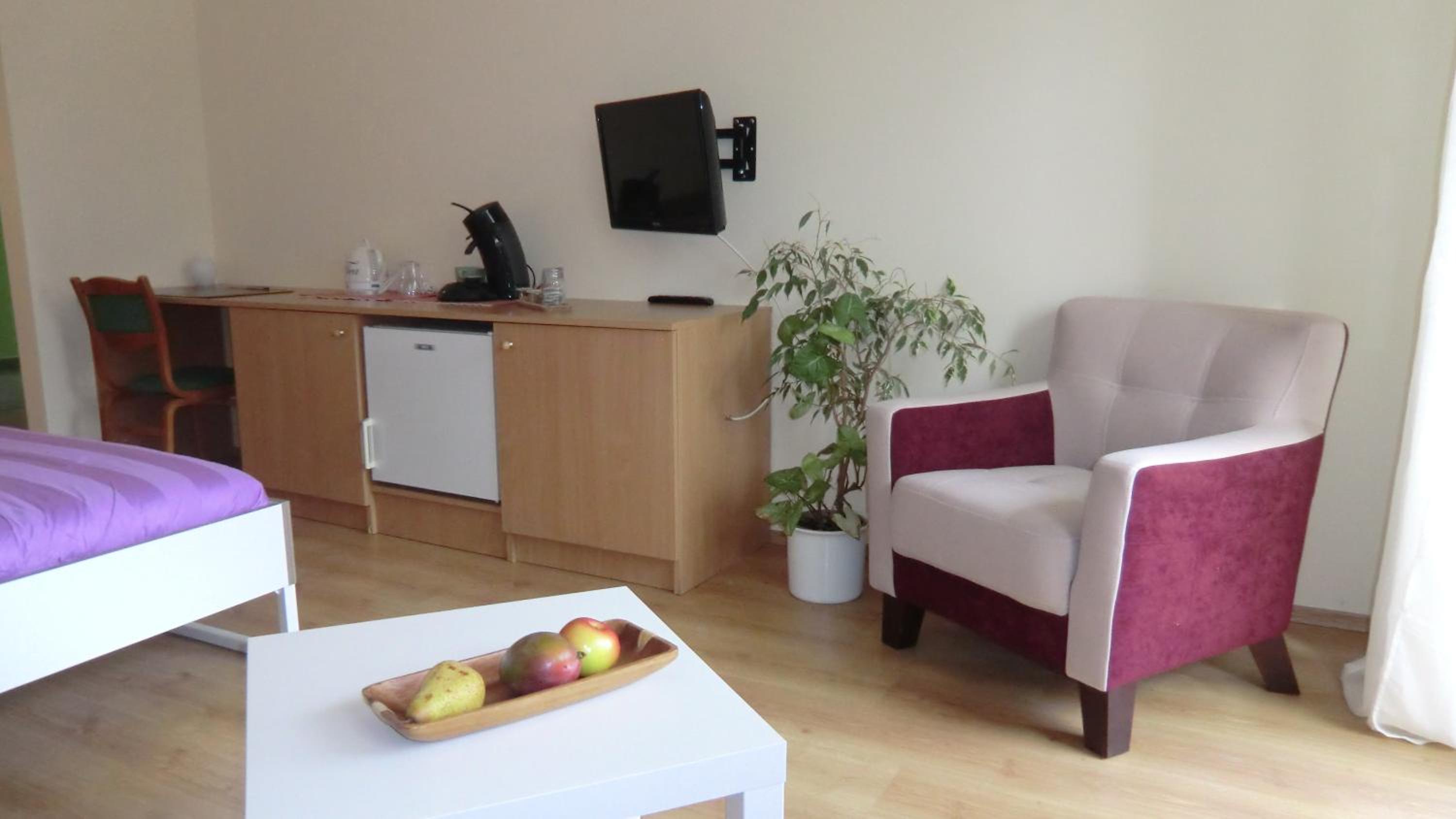 Double Room with Balcony - Photo 7