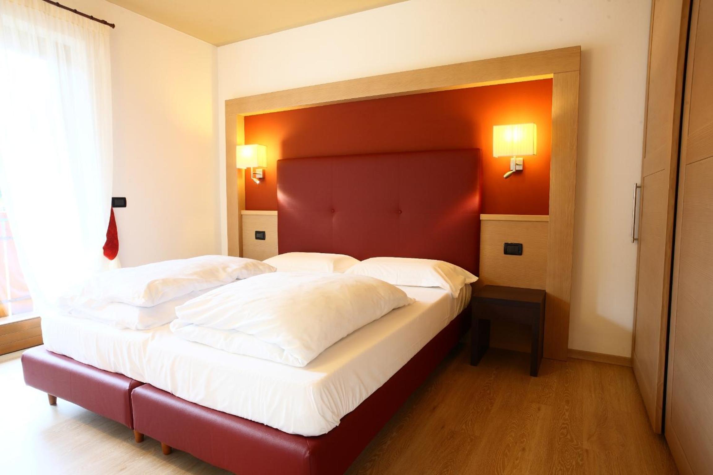 One-Bedroom Apartment (4 Adults)-Economy photo 3
